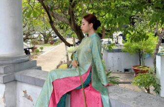 [🆕🇻🇳]  SAM ƠI – chuyên đồ Tết cho bé với đa dạng mẫu mã 🧑‍🧒❤️️👶⭐️ Thật sự 4 tà mix màu này rất đẹp ạ. Sáng sốp mặc dạo bảo tàng 1 vòng ai cũng khen và hỏi mua. Mẫu này may kì công em chỉ nhận đến hết tháng 11.
Tết em ko  , shares-0✔️ , likes-2❤️️ , date-2025-09-21 18:56:01🇻🇳🇻🇳🇻🇳📰🆕