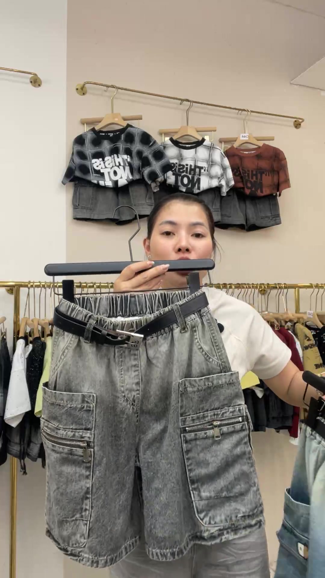 [🆕🇻🇳] Kho Sỉ Quần Áo Trẻ Em Phượng Phạm 🧑‍🧒❤️️👶⭐️ B\u00c1N S\u1ec8 KH\u00d4NG B\u00c1N L\u1eba\n\nLIVE TRUNG – TR\u1ea2 H\u00c0NG SAU 10 NG\u00c0Y”},”is_text_only_story”:false,”id”:”UzpfSTEwMDA5NDA0OTEyNTk , shares-1✔️ , likes-43❤️️ , date-2025-09-21 02:33:23🇻🇳🇻🇳🇻🇳📰🆕