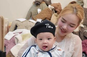 [🆕🇻🇳] KID Clothing – Quần Áo Bé Thóc – CHUYÊN HÀNG QUẢNG CHÂU 🧑‍🧒❤️️👶⭐️ Tin nhà em mặc sét này yêu lắm các cô bác ơiiiiNó đẹp đin . Mở hàng set nỉ labubu đầu mùa 50 slot đầu tiên giảm giá cho các mom lấyyy vía  chất nó đỉnh  , shares-0✔️ , likes-0❤️️ , date-2025-09-22 20:41:49🇻🇳🇻🇳🇻🇳📰🆕
