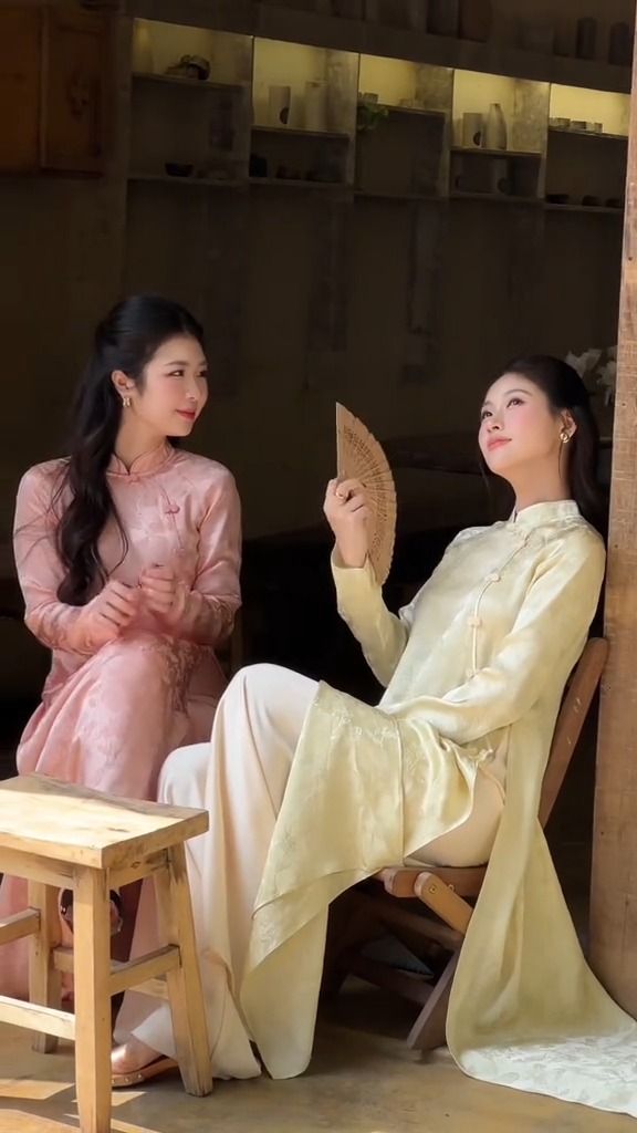 [🆕🇻🇳] MYAN by CHL – No need to stand out, But must be remembered  [🆕Top1Vietnam🇻🇳] 👕 Top1Fashion 👗  Chỉ còn 2 cái thứ 7 nữa là đến Tết Trung thu rồi, nàng đã chọn được áo dài để đi chơi phố, rước đèn chưa?
MYAN trợ giá áo dài mùa Trung Thu chỉ 1.049.000 V , shares-0✔️ , likes-0❤️️ , date-2025-09-25 02:01:55🇻🇳🇻🇳🇻🇳📰🆕