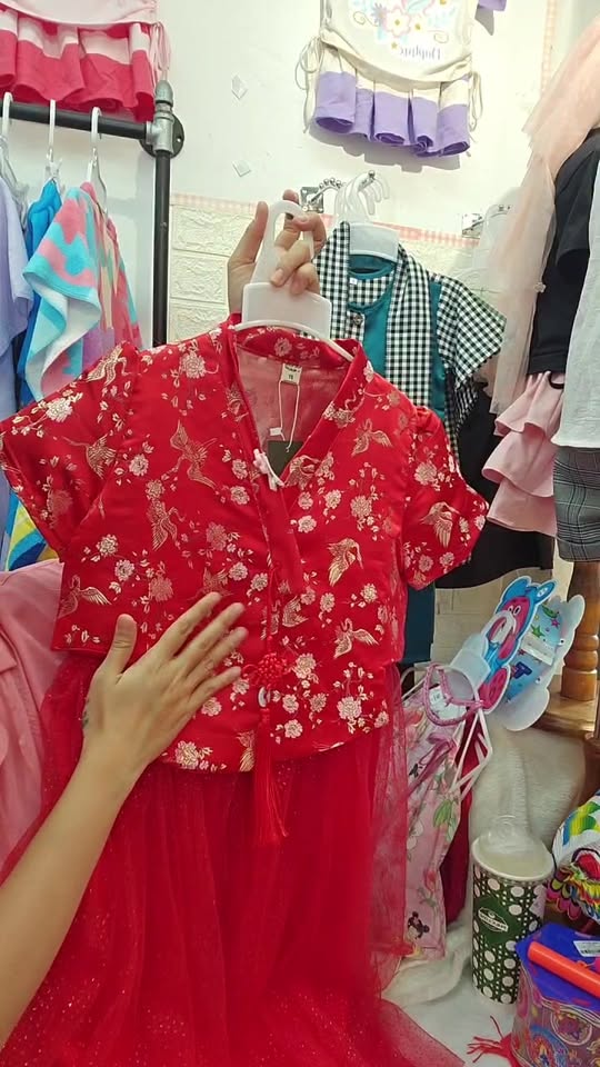 [🆕🇻🇳]  Shop mẹ Nam chuyên hàng thời trang trẻ em cao cấp 😎❤️️⭐️ Hàng vừa về nóng bỏng tay lun các mẹ ạ
Áo nỉ tay pha sơmi mix cùng quần nỉ sịn đét lun ạ, bao đẹp lun nha các mẹ
Size: 90-130
Mẹ nào ưng báo shop liền nha , shares-1✔️ , likes-127❤️️ , date-2025-09-24 21:34:16🇻🇳🇻🇳🇻🇳📰🆕