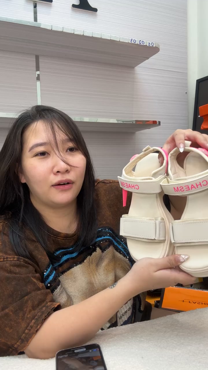 [🆕🇻🇳] Spring store – Online store tại HCM 👕 Top1Fashion 👗  +Một chiếc shop bán đồ mặc không đại trà, đợi xíu hong sao chứ ngại ra đường mặc đồ có người giống mình.– Size: S M L
– Hàng order về sau 10n có ạ.
—– , shares-0✔️ , likes-0❤️️ , date-2025-09-26 03:52:19🇻🇳🇻🇳🇻🇳📰🆕