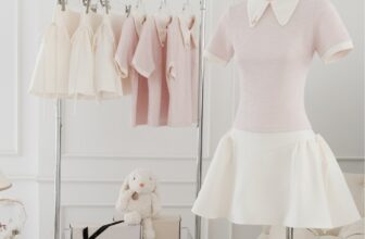 [🆕🇻🇳] LAGOM – A local brand in Viet Nam! We create styles for beautiful queens 👕 Top1Fashion 👗  𝑷𝒆𝒍𝒚𝒏 𝑻𝒐𝒑 x 𝒀𝒐𝒏𝒂 𝑺𝒌𝒊𝒓𝒕 mang hơi thở trong trẻo, nữ tính và nhẹ nhàng. Thiết kế áo cổ bẻ tinh gọn, phối cùng chân váy xoè chữ A, vừa thanh lịch vừa tạo hiệu , shares-0✔️ , likes-10❤️️ , date-2025-09-23 20:47:26🇻🇳🇻🇳🇻🇳📰🆕