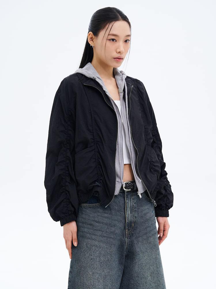 [🆕🇻🇳] The Cyan Pearl VNXK 👕 Top1Fashion 👗  Khoác gió nhà 8 GIÂY kiểu dáng bomber, các đường nhún, dây rút làm dáng áo rất trẻ trung, phối đồ vừa chất vừa ngầu, chống nước tốt nên đi mưa phùn vô tư ạ , shares-0✔️ , likes-1❤️️ , date-2025-09-25 18:06:33🇻🇳🇻🇳🇻🇳📰🆕