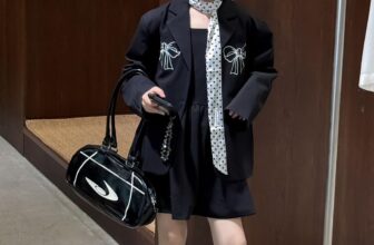 [🆕🇻🇳] Béiu – Baby Clothes – Đồ trẻ em 🧑‍🧒❤️️👶⭐️  Set Váy Áo Khoác Bé Gái – Sang Chảnh Như Fashionista NhíOutfit “chất lừ” với váy đen basic phối áo khoác họa tiết nơ siêu xinh.
Tone đen cá tính, dễ  , shares-0✔️ , likes-3❤️️ , date-2025-09-22 17:02:18🇻🇳🇻🇳🇻🇳📰🆕