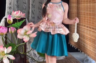 [🆕🇻🇳] Emily Jane – Váy đầm công chúa thiết kế cho bé 🧑‍🧒❤️️👶⭐️ Nét đẹp truyền thống pha chút hiện đại – công chúa nhỏ xinh yêu như nàng thơ
Sét yếm hồng phối chân váy xanh ngọc, diểm hoa 3D tinh tế, cho bé yêu toả sáng , shares-0✔️ , likes-1❤️️ , date-2025-09-23 02:03:22🇻🇳🇻🇳🇻🇳📰🆕