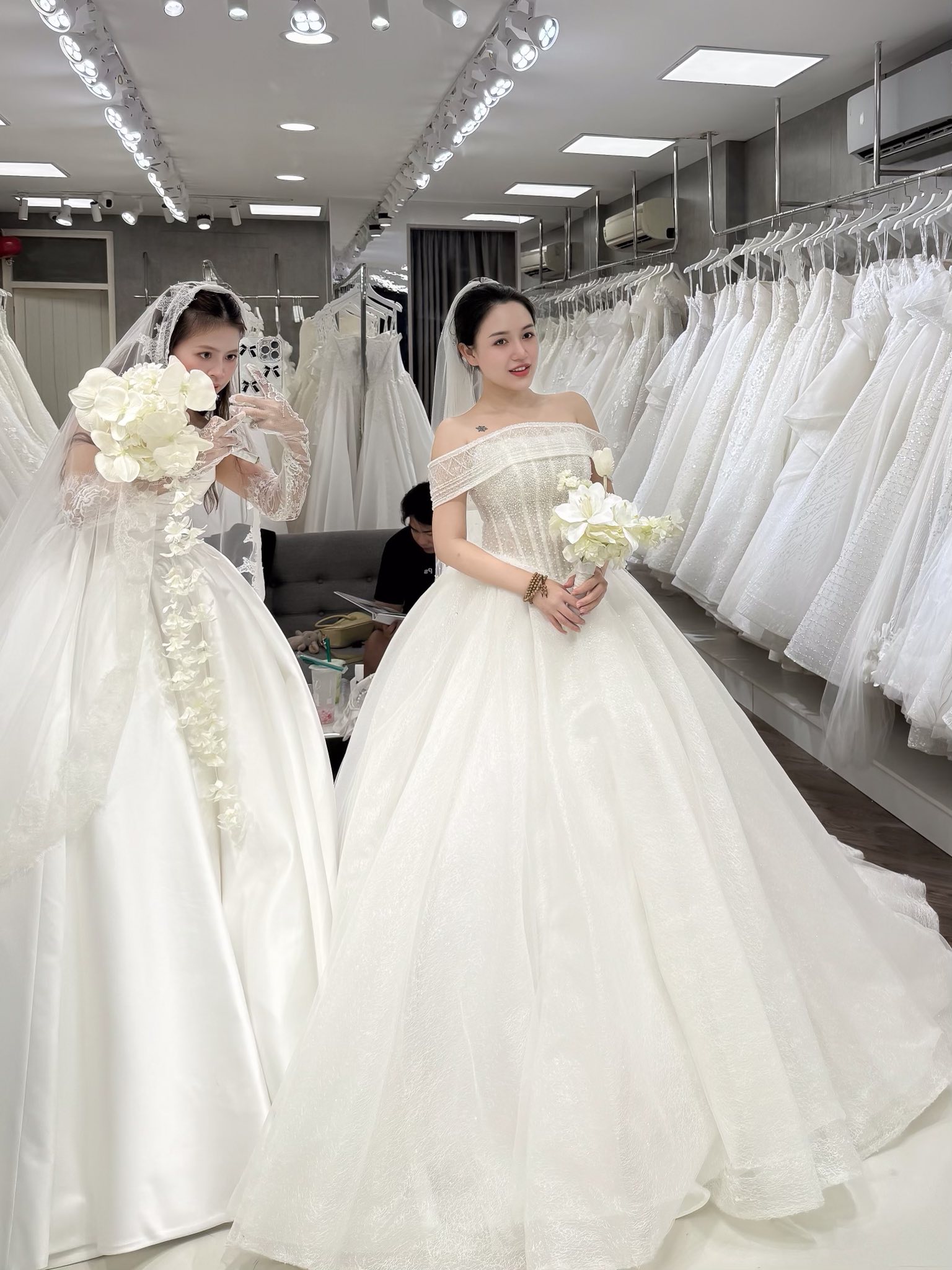 [🆕🇻🇳] Xưởng Váy Sweetie 🤵🏻 Top1Wedding 👰🏻  Thử váy cưới cùng bạn thân  #bff #banthan #thuvaycuoi #xuongvaysweetie
, shares-1✔️ , likes-23❤️️ , date-2025-09-23 21:57:17🇻🇳🇻🇳🇻🇳📰🆕