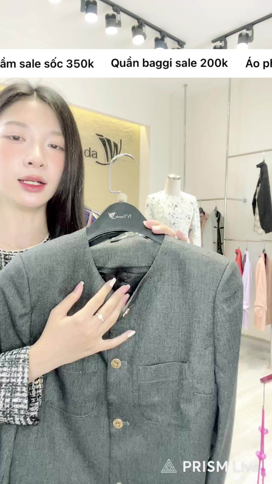 [🆕🇻🇳] Chick Trang phục & quần áo 👕 Top1Fashion 👗  Đ𝐢𝐞̂̀𝐮 𝐠𝐢̀ 𝐤𝐡𝐢𝐞̂́𝐧 “𝐦𝐚̀𝐮 𝐠𝐡𝐢 𝐭𝐨̂́𝐢” 𝐠𝐚̂𝐲 𝐜𝐡𝐮́ 𝐲́ 𝐯𝐨̛́𝐢 𝐜𝐚́𝐜 𝐜𝐡𝐮́ 𝐫𝐞̂̃ 𝐧𝐚̆𝐦 𝟐𝟎𝟐𝟓Bên cạnh hai “tượng đài” là đen và xanh navy, năm 2025 đang chứng kiến sự , shares-1✔️ , likes-7❤️️ , date-2025-09-27 03:33:00🇻🇳🇻🇳🇻🇳📰🆕