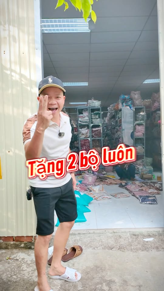 [🆕🇻🇳] Thời Trang Kim Loan 2  [🆕Top1Vietnam🇻🇳] 👕 Top1Fashion 👗  TẶNG NGAY 2 BỘ ĐỒ MIỄN PHÍ
Khách hàng nào sẽ được REO TÊN
#Xuhuong #thoitrangkimloan #reelsviralシfb , shares-0✔️ , likes-14K❤️️ , date-2025-09-26 01:57:34🇻🇳🇻🇳🇻🇳📰🆕