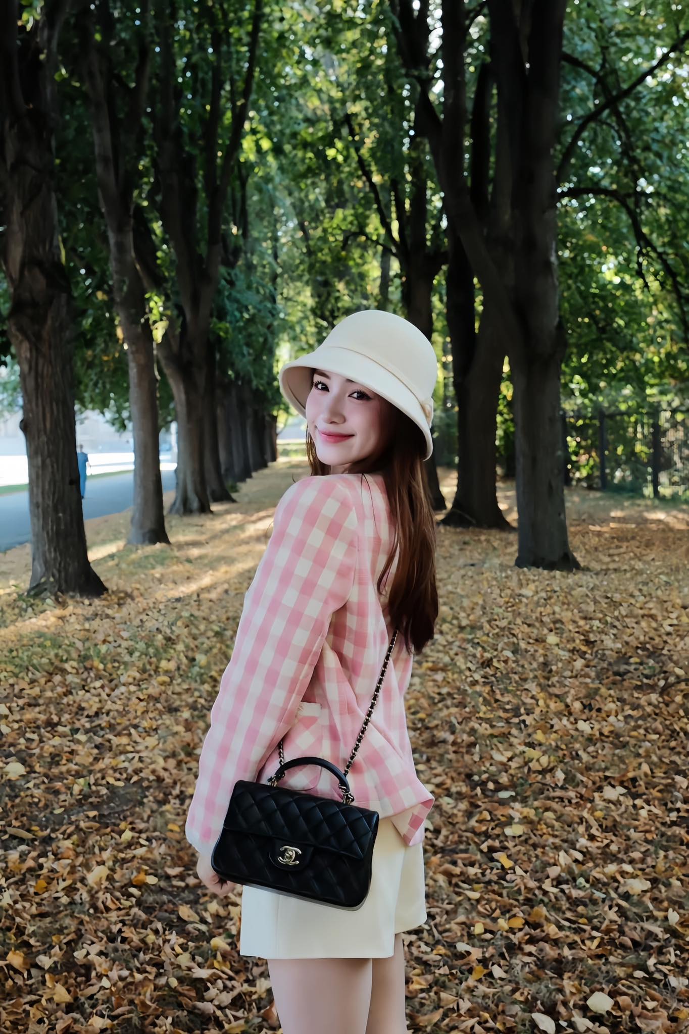 [🆕🇻🇳] 𝐌𝐚𝐢𝐬𝐨𝐧 𝐋𝐞𝐞𝐧𝐚𝐚 👕 Top1Fashion 👗  𝐇𝐨𝐚̀ 𝐌𝐢𝐧𝐳𝐲 𝐱 𝐌𝐚𝐢𝐬𝐨𝐧 𝐋𝐞𝐞𝐧𝐚𝐚 – 𝐌𝐨𝐬𝐜𝐨𝐰Mùa thu Moscow như một bức tranh tuyệt đẹp, và chiếc áo tweed Mây Hồng thật vừa vặn cho tiết trời se lạnh chuyển mùa. , shares-13✔️ , likes-212❤️️ , date-2025-09-25 02:33:10🇻🇳🇻🇳🇻🇳📰🆕