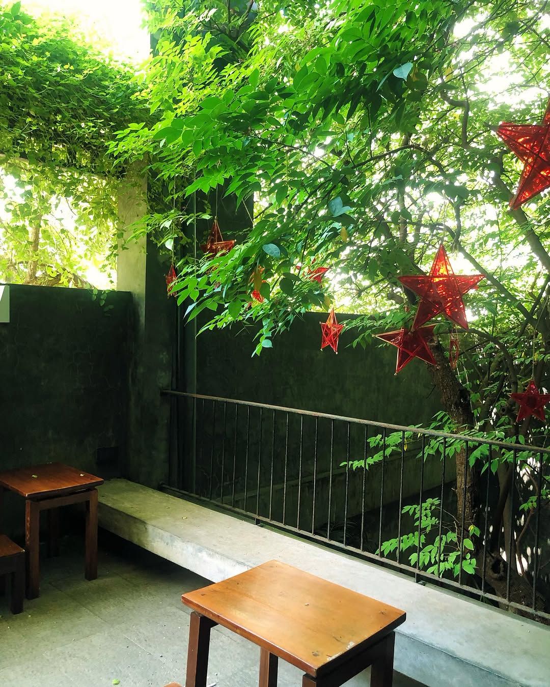 [☕️🇻🇳] Hello Coffee – Quán cà phê Internet Thành Phố Huế 🥤 Top1Coffee ☕️ Giữa nhịp sống hối hả, bạn cần một góc thanh bình để cảm nhận trọn vẹn hương vị Trung Thu?Ngồi dưới tán cây xanh mát, bên ánh  , shares-0✔️ , likes-14❤️️ , date-2025-09-27 01:01:10🇻🇳🇻🇳🇻🇳📰🆕