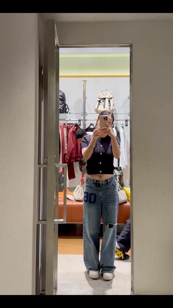 [🆕🇻🇳] Ha Le Nguyen – Cửa hàng quần áo nữ [🆕Top1Vietnam🇻🇳] 👕 Top1Fashion 👗  Tiếp tục full tuần lễ newsale kết hợp . Mai chủ nhật 28/9 lúc 11h & 19h , thứ 2 ( 29/9 ) lúc 19h e có các buổi live new + sale siu nhiều mã lẻ hạt rẻ lunn  , shares-0✔️ , likes-0❤️️ , date-2025-09-27 19:43:47🇻🇳🇻🇳🇻🇳📰🆕