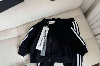 [🆕🇻🇳] Shop HUYỀN HIHI 👕 Top1Fashion 👗  E gom 3 ngày hành đẹp đầu mùa #195k duy nhất trên bài nay nha các mom. Bt toàn 300-350k/b thôi. E chạy số lượng nha
bộ nỉ bé e về hàng đẹp chất 2da
Bộ nỉ  , shares-0✔️ , likes-1❤️️ , date-2025-09-26 00:18:17🇻🇳🇻🇳🇻🇳📰🆕