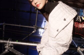 [🆕🇻🇳] SO YOUNG – THE CAT INSIDE YOU 👕 Top1Fashion 👗  𝗦𝗢𝗬𝗢𝗨𝗡𝗚 𝗔𝗥𝗧𝗜𝗦𝗧𝗦 | Yeolan slay at EXSH Concert
Backstage. Yeolan trong thiết kế độc bản từ SOYOUNG: sắc sảo, nổi loạn và đầy kiểm soát.
Một tuyên ngôn về sự , shares-1✔️ , likes-2❤️️ , date-2025-09-26 03:01:29🇻🇳🇻🇳🇻🇳📰🆕