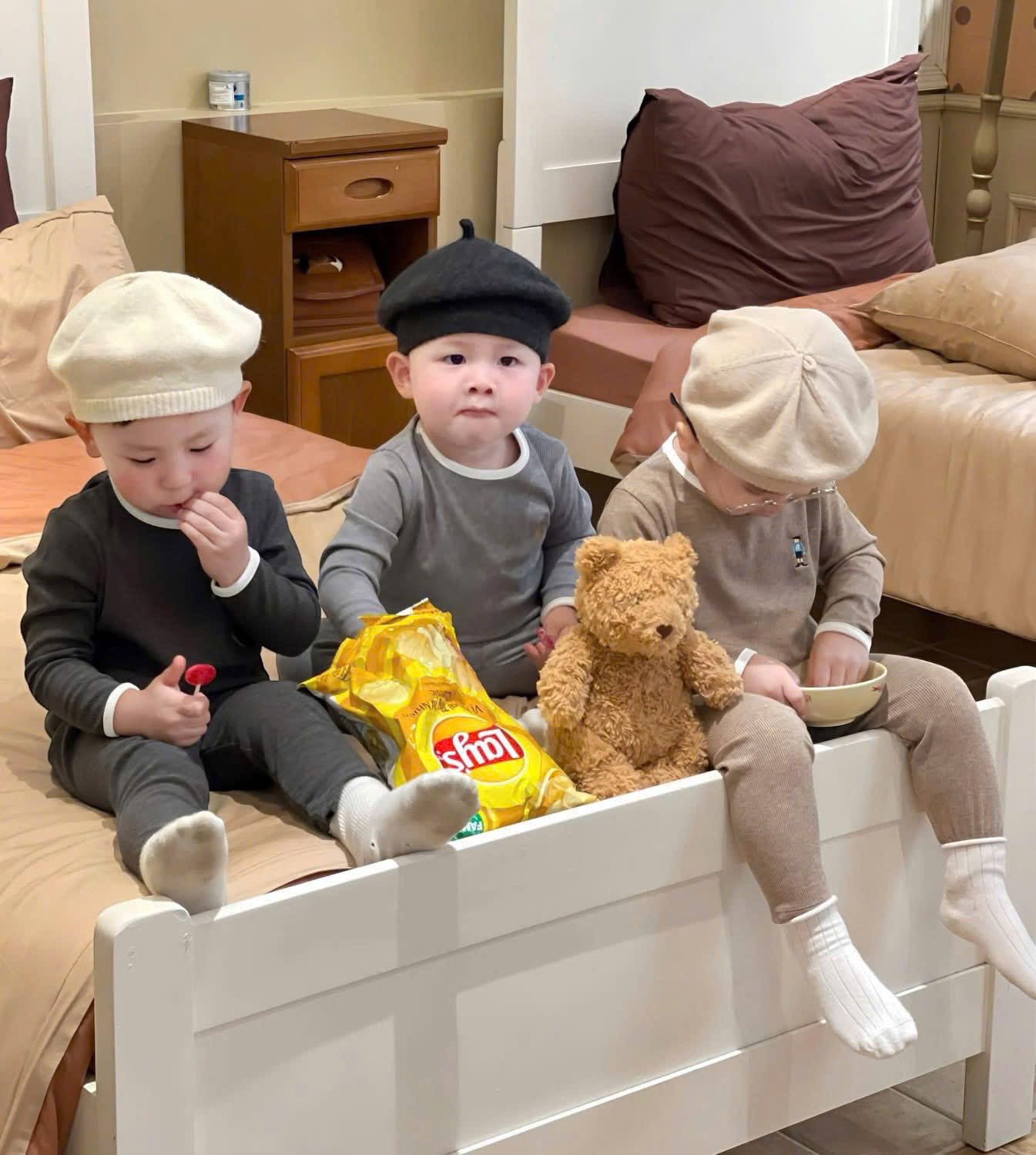 [🆕🇻🇳] Đỗ Hoài Phương Store – Cửa hàng quần áo nữ  [🆕Top1Vietnam🇻🇳] 👕 Top1Fashion 👗  Thanh lịch mà vẫn ngọt ngào  Váy voan xếp tầng – chuẩn vibe dịu dàng cho ngày nắng 

Mã:
 Nâu: D78s D78m
 Kem: D79s D79m

Thông tin sản phẩm nàng check dướ , shares-0✔️ , likes-50❤️️ , date-2025-09-28 01:35:58🇻🇳🇻🇳🇻🇳📰🆕