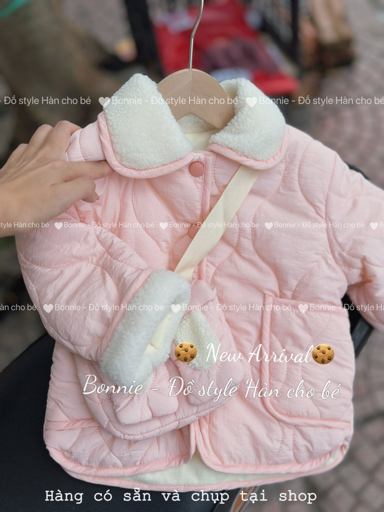 [🆕🇻🇳] Bonnie – Đồ style Hàn cho bé 🧑‍🧒❤️️👶⭐️ Mưa gió săn hàng dư là đúng 10 điểmmm  XÓT KHO KHÔNG VỀ LẠI3xx mà shop săn giảm còn #250kk tặng kèm túi hot hit ngang áo phao hoa vàng đây ạaaa
—————— , shares-0✔️ , likes-1❤️️ , date-2025-09-28 23:00:02🇻🇳🇻🇳🇻🇳📰🆕