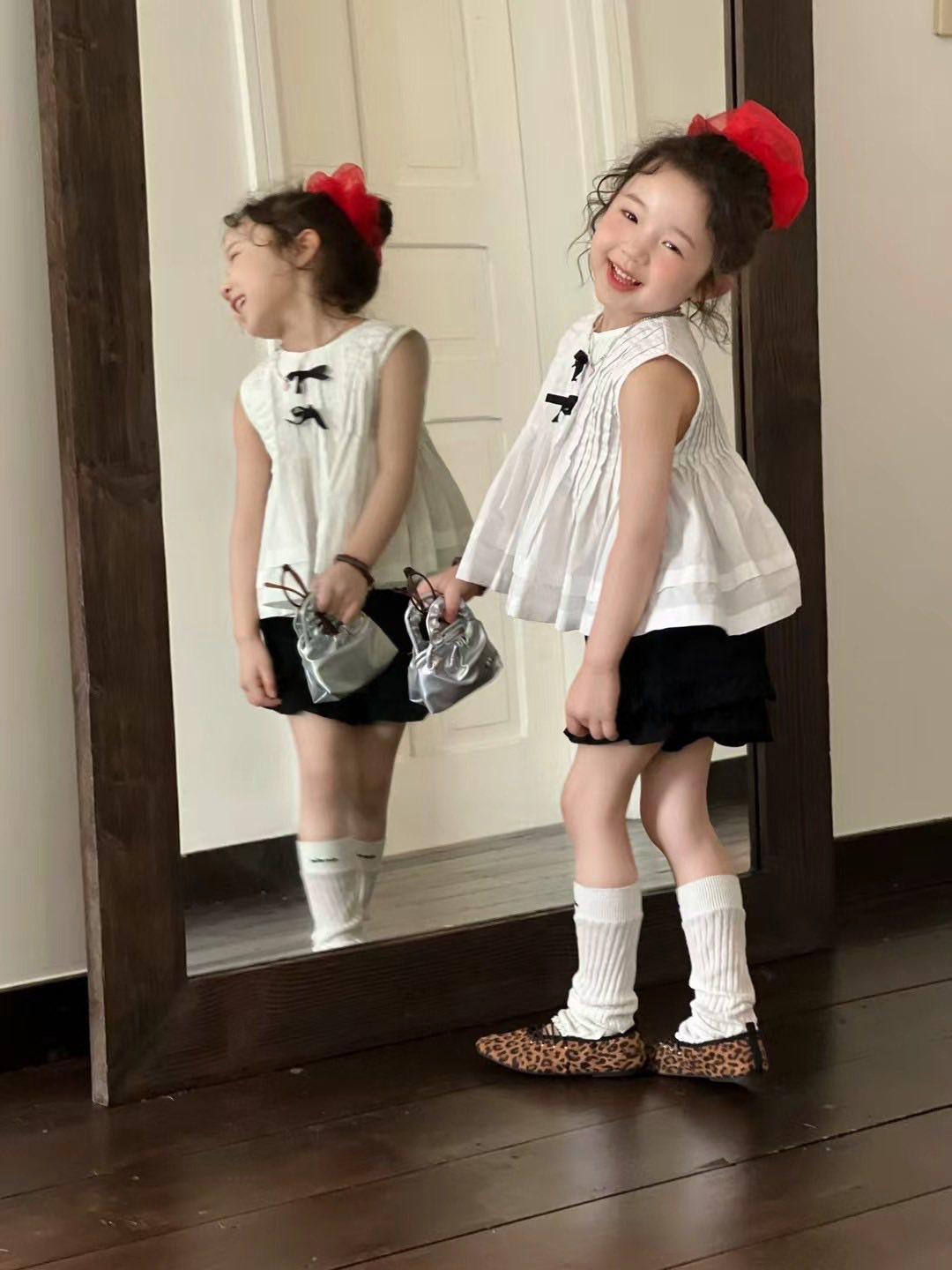 [🆕🇻🇳]  Suri’s House – Order Taobao, Tmall, 1688 – thời trang trẻ em 🧑‍🧒❤️️👶⭐️ MS0000975
Set hiếm còn full sz lại còn được sale thì k nên bỏ qua đâu ạ. Áo form baby doll mix với quần bí siêu đẹp.

Giá: #260k

Màu: như ảnh

Bảng sz: 90 , shares-0✔️ , likes-0❤️️ , date-2025-09-27 18:13:07🇻🇳🇻🇳🇻🇳📰🆕