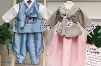 [🆕🇻🇳] TaTa kids 🧑‍🧒❤️️👶⭐️ Ghét quá zời ơi  set Hanbok xịn xò ngút ngàn  chuẩn zai xinh gái đẹp Hq lun nè các pác
Size S M L ( 8-27kg ) inbox e tư vấn size nè
, shares-3✔️ , likes-13❤️️ , date-2019-11-18 15:47:26🇻🇳🇻🇳🇻🇳📰🆕
