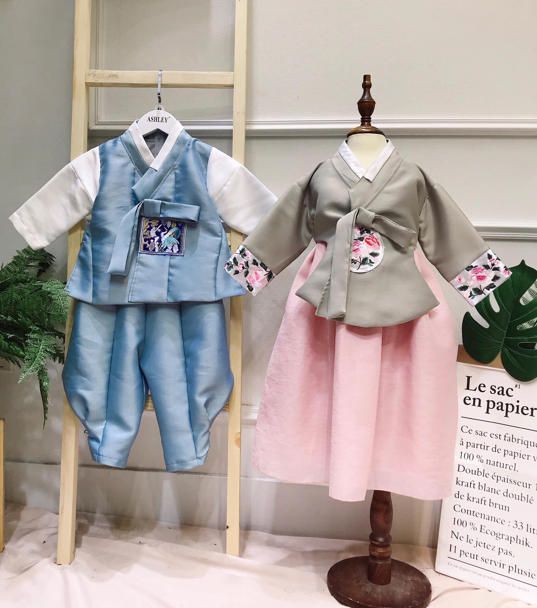 [🆕🇻🇳] TaTa kids 🧑‍🧒❤️️👶⭐️ Ghét quá zời ơi  set Hanbok xịn xò ngút ngàn  chuẩn zai xinh gái đẹp Hq lun nè các pác
Size S M L ( 8-27kg ) inbox e tư vấn size nè
, shares-3✔️ , likes-13❤️️ , date-2019-11-18 15:47:26🇻🇳🇻🇳🇻🇳📰🆕