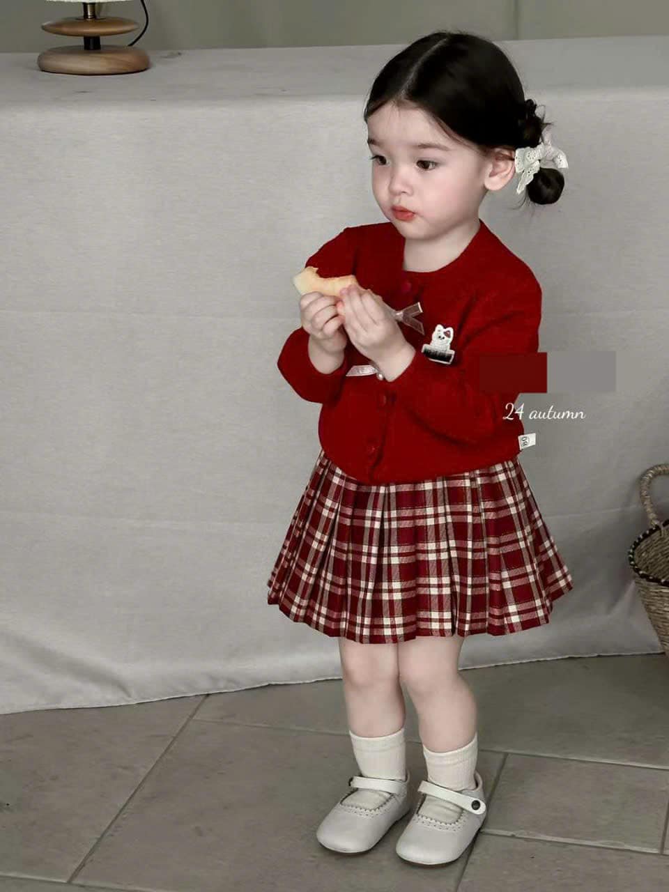 [🆕🇻🇳] Quần áo trẻ em xuất khẩu chuyên quần áo trẻ em Cambodia, Việt Nam, TQ … xuất khẩu dư xịn 🧑‍🧒❤️️👶⭐️ Áo len và chân váy xếp ly sọc ca rô. Màu này sắp tới mặc noel hay tết cũng đẹp nè mẹ. Giờ mặc, noel hay tết mặc luôn khỏi tìm ạ. S.z:80-120
, shares-0✔️ , likes-3❤️️ , date-2024-10-22 00:07:27🇻🇳🇻🇳🇻🇳📰🆕