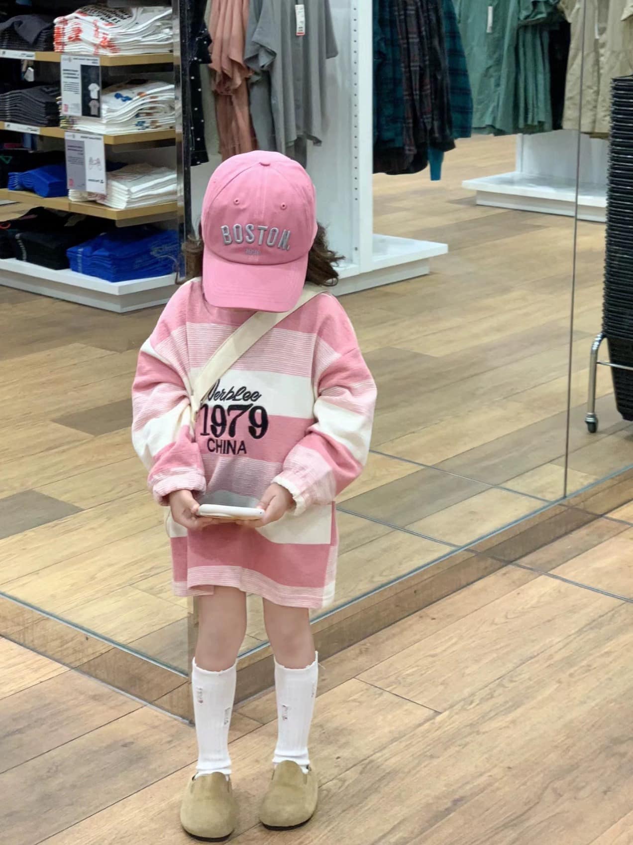 [🆕🇻🇳] ROYAL KID’S Chuyên thời trang qate hàng thiết kế 🧑‍🧒❤️️👶⭐️ Quần legging cho bé đính nơ gấu bèo from ôm
Size 10-25kg
, shares-1✔️ , likes-0❤️️ , date-2024-07-07 03:42:33🇻🇳🇻🇳🇻🇳📰🆕