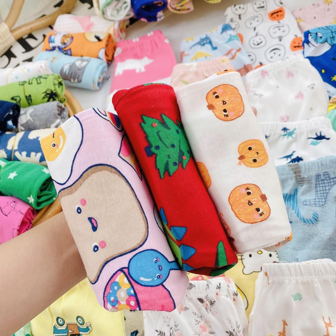 [🆕🇻🇳] TiTi Fashion – Chuyên set đồ bộ trẻ em 🧑‍🧒❤️️👶⭐️ HẾT !!!
#QUẦN_CHỤC_DÀI ”quốc dân” năm nào cũng HOT cho bé e sẵn rồi nha các mẹ ơi !!MẶC điều hoà – chống nắng – chống muỗi – mặc thu. Quá là đa di năng  , shares-0✔️ , likes-13❤️️ , date-2023-08-18 18:12:01🇻🇳🇻🇳🇻🇳📰🆕