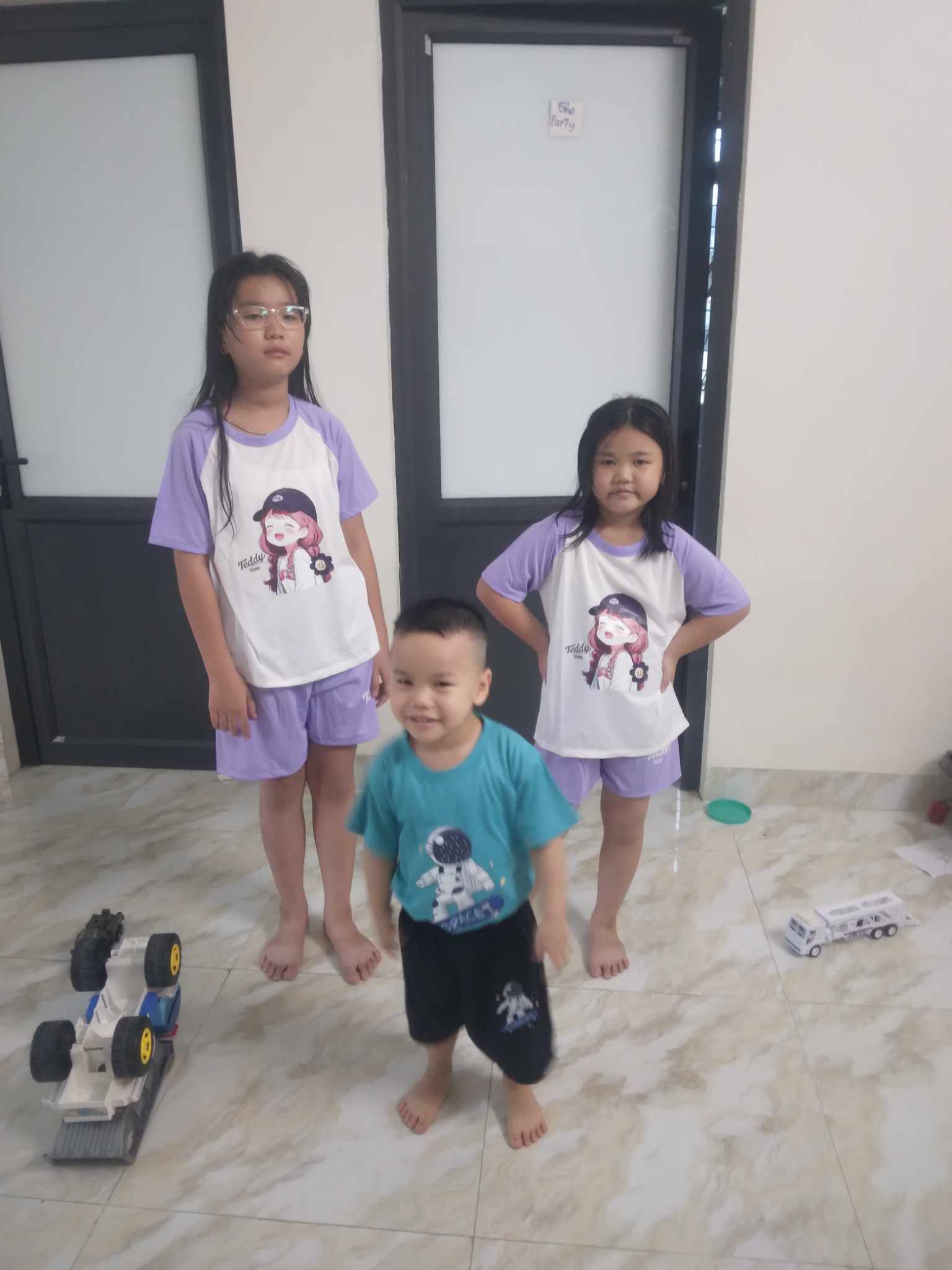 [🆕🇻🇳] ROYAL KID’S Chuyên thời trang qate hàng thiết kế 🧑‍🧒❤️️👶⭐️ Áo khoác gió dáng ngắn cho bé
Size 10-25kg
, shares-0✔️ , likes-0❤️️ , date-2024-07-07 03:44:02🇻🇳🇻🇳🇻🇳📰🆕