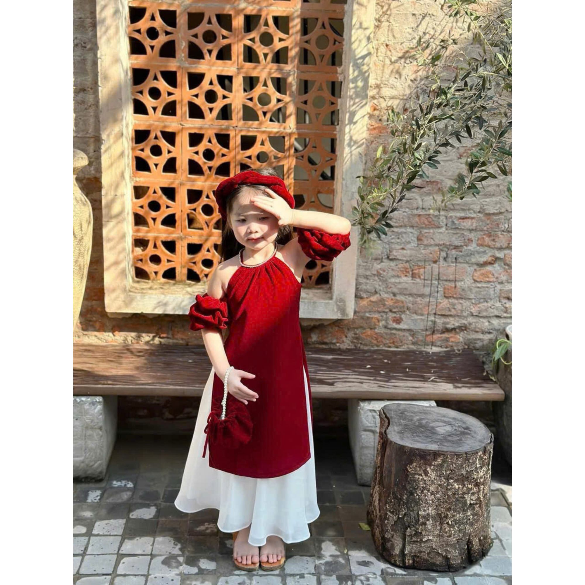 [🆕🇻🇳]  Thiên An Store Baby HN 🧑‍🧒❤️️👶⭐️ Sét áo dài nhung cổ yếm phối tay phồng rời 4 chi tiết+kèm chân váy voan xoè 2 lớp+kèm mấn cho bé gái từ 8-30 kg ( không kèm túi )
SHIP COD TOÀN QUỐC – NHẬN , shares-0✔️ , likes-26❤️️ , date-2024-12-20 05:42:41🇻🇳🇻🇳🇻🇳📰🆕