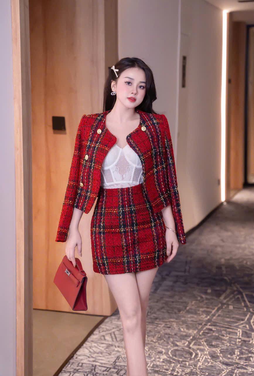 [🆕🇻🇳] NuHye Dehi – Chuyên Hàng Thời Trang Thiết Kế, Thời Trang hot trend 👕 Top1Fashion 👗  Set dạ khuy đồng nhà em cập bến đây ạ. Hàng hai lớp ạ
Size: S/M/L
Màu sắc: Đỏ Đô
Nhận hàng – Kiểm Tra – Thanh toán
————————————-
, shares-0✔️ , likes-8❤️️ , date-2024-12-28 16:10:39🇻🇳🇻🇳🇻🇳📰🆕