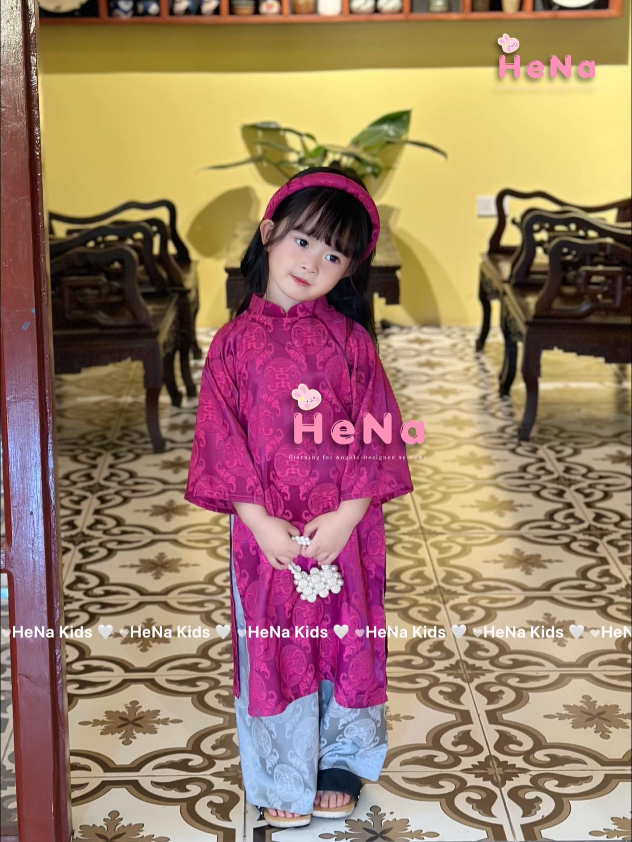 [🆕🇻🇳]  HeNa Kids – Thời Trang Thiết Kế Cho Bé 🧑‍🧒❤️️👶⭐️ Em Bé Heri x Áo Dài Gấm Thọ Tết2025
Ưu đãi tặng kèm Băng Đô Gấm Lụa khi mua set Áo Dài Mẹ và BéÁo Dài gấm thọ sử dụng chất liệu gấm lụa cao cấp, kết hợp  , shares-6✔️ , likes-134❤️️ , date-2024-11-28 16:00:08🇻🇳🇻🇳🇻🇳📰🆕