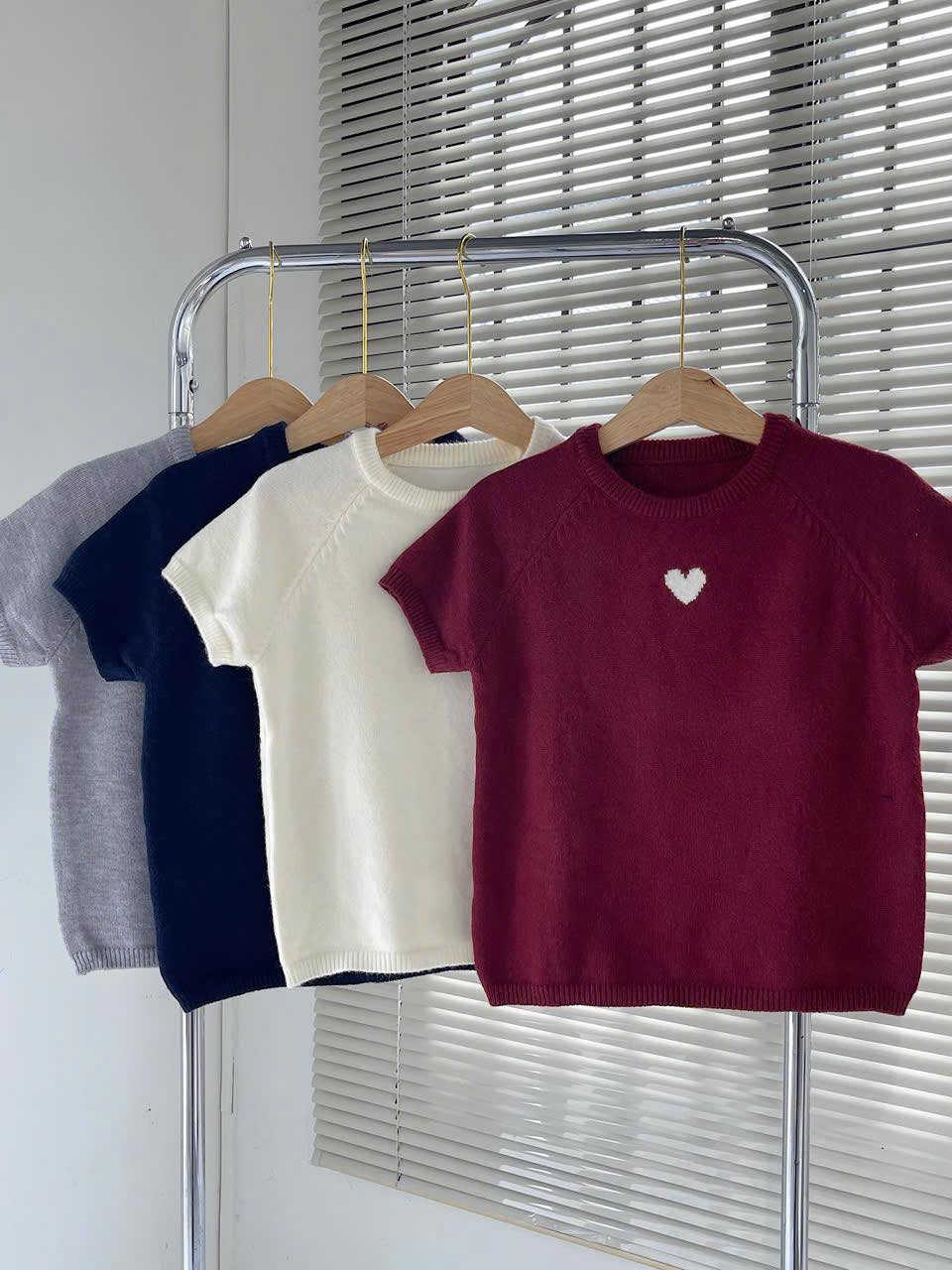 [🆕🇻🇳] TLCX.Store – Quần áo – Thương hiệu 👕 Top1Fashion 👗  𝐍𝐄𝐖 𝐈𝐍 – TACO TOP
Em áo ngoan xinh yêu dành cho chị em đây nha
4 màu: đỏ / trắng / xanh đen / xám
Freesize, bắp tay 50, dài 54cm, ngực max 130
, shares-0✔️ , likes-2❤️️ , date-2024-11-25 15:50:08🇻🇳🇻🇳🇻🇳📰🆕