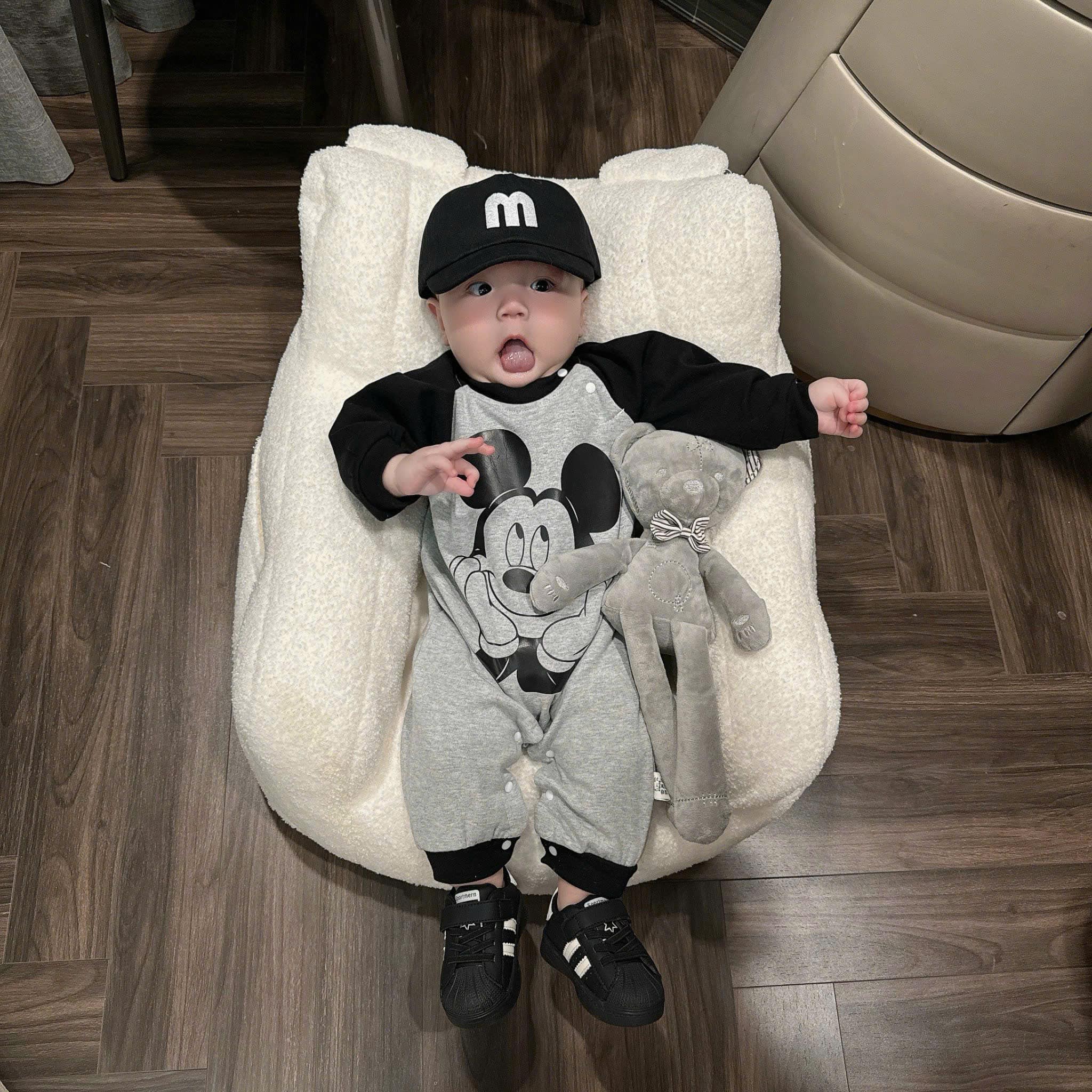 [🆕🇻🇳]  Sam Baby – ORDER thời trang trẻ em QCCC 🧑‍🧒❤️️👶⭐️ Tone này mê xỉuuuu
Body micki siu sangg
Chất nỉ đẹp xỉu ạaaa
Mềm mịn mướt tay lắmMỜI CÁC BÁC CHỐT ĐƠN
size tham khảo:
𝚂𝚒𝚣𝚎 𝟼𝟼: 𝟻-𝟽𝚔𝚐
𝚂𝚒𝚣𝚎 𝟽𝟹: 𝟽-𝟿𝚔𝚐
𝚂𝚒𝚣 , shares-0✔️ , likes-0❤️️ , date-2024-10-18 16:19:44🇻🇳🇻🇳🇻🇳📰🆕