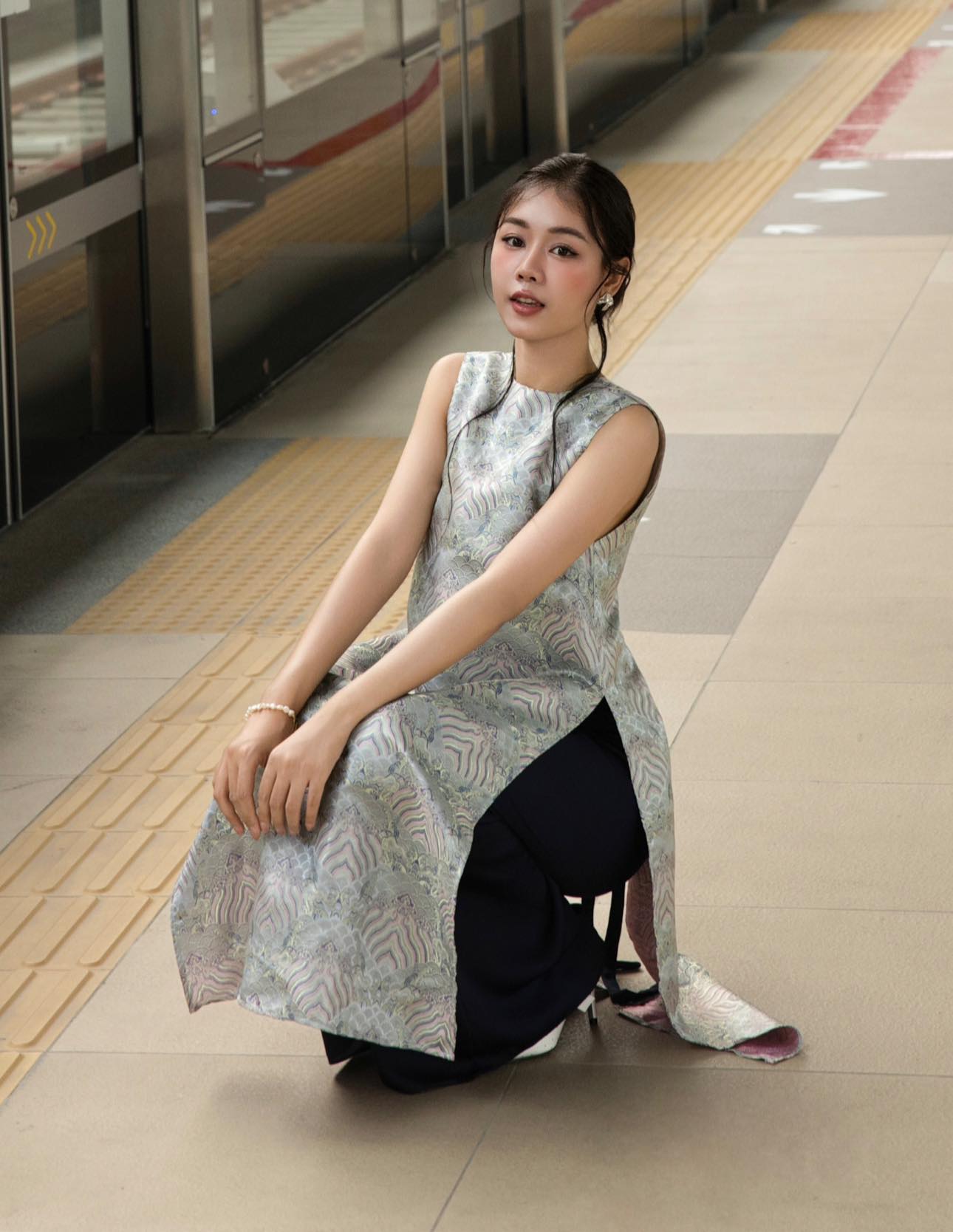 [🆕🇻🇳] CEEME 👕 Top1Fashion 👗  𝐌𝐢𝐞̂𝐧 𝐕𝐚̂𝐧 – Áng mây mềm mại, nhẹ nhàng giữa trời Xuân. Sự kết hợp giữa chất liệu gấm và lụa cao cấp. Với tà áo suông nhẹ thướt tha truyền thống, Nàng cũng , shares-0✔️ , likes-0❤️️ , date-2025-01-09 17:45:21🇻🇳🇻🇳🇻🇳📰🆕