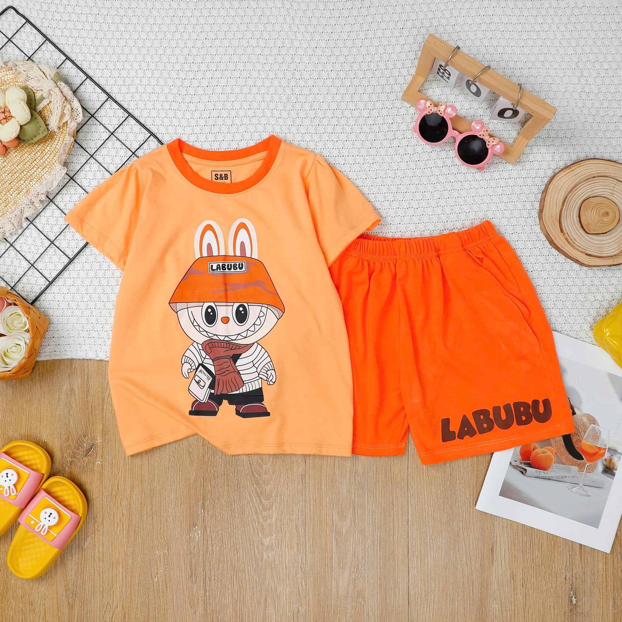 [🆕🇻🇳] 𝗕𝘂𝘁𝘁𝗲𝗿 𝗻’ – 𝗦𝗶𝗺𝗽𝗹𝗲 𝗰𝗹𝗼𝘁𝗵𝗶𝗻𝗴𝘀 𝗳𝗼𝗿 𝗸𝗶𝗱𝘀  🧑‍🧒❤️️👶⭐️ Ui trời cái dáng sơ mi này đẹp xỉu
Mặc riêng đã đẹp rồi lại còn tiện mặc luôn trong áo len nữaa
Link shopee:
______________________________________
𝗕𝘂𝘁𝘁 , shares-0✔️ , likes-5❤️️ , date-2024-12-07 02:54:12🇻🇳🇻🇳🇻🇳📰🆕