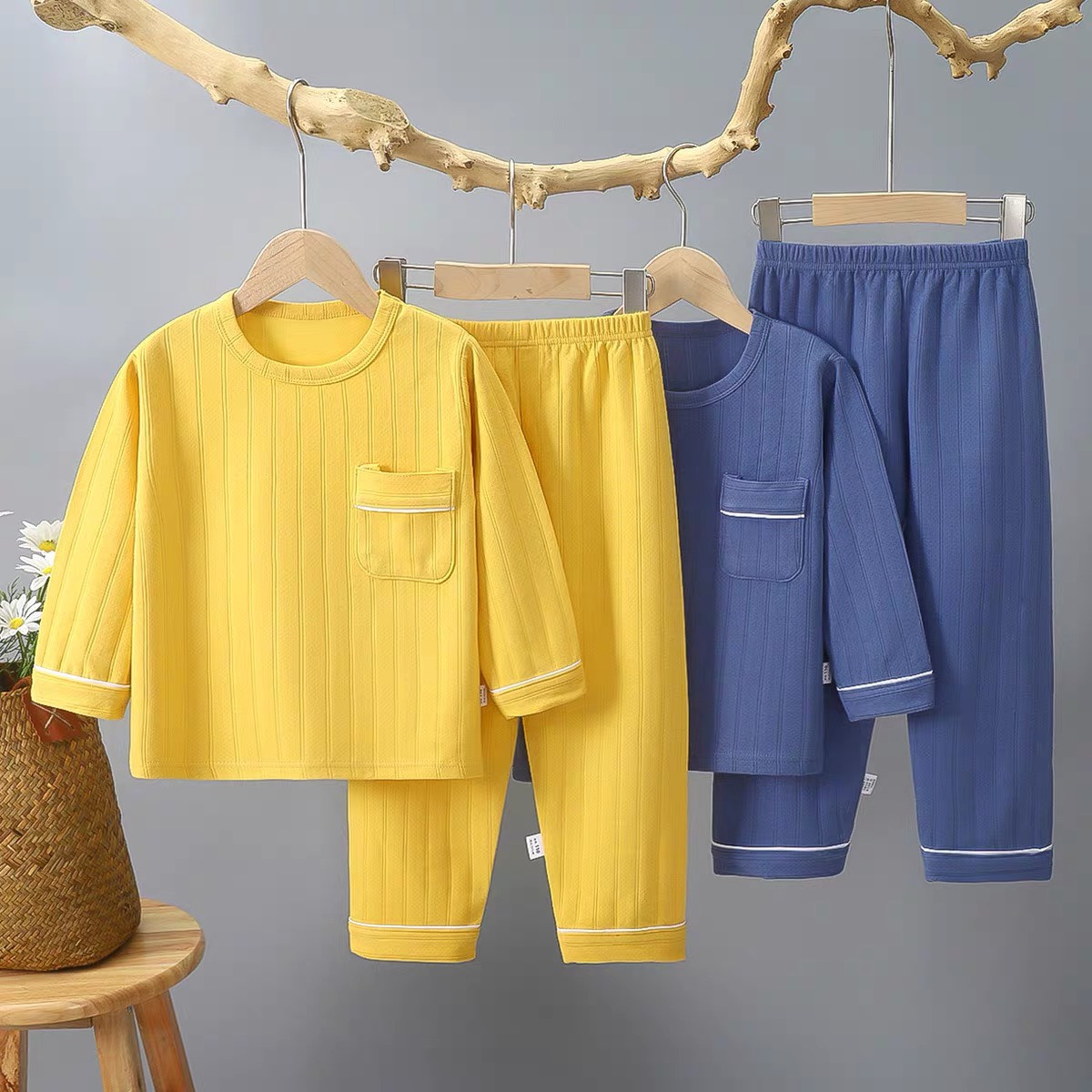 [🆕🇻🇳] Jun Kids – Thời trang cho bé 🧑‍🧒❤️️👶⭐️  Chào thu gió lạnh ùa về, em về lô hàng cực đẹp!
Set thun dài tay 2 màu cực ưng, em mở bán siêu rẻ.
Để lại “chấm” nhận báo giá ngay nhé!
, shares-0✔️ , likes-18❤️️ , date-2023-11-04 05:32:14🇻🇳🇻🇳🇻🇳📰🆕