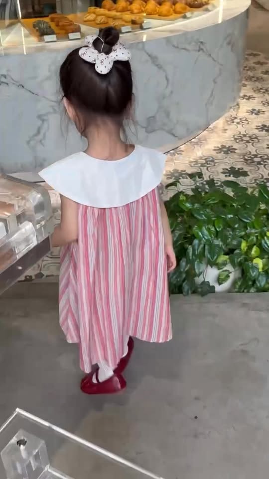 [🆕🇻🇳]  Tổng kho bán buôn  🧑‍🧒❤️️👶⭐️ Váy sọc hồng vintage,màu váy ăn ảnh dã man luôn ạ
Nên mua để đi chơi,đi du lịch chụp ảnh cho xinh các Mom ơiii
Giá chỉ 179k
Full size từ 80-140
Buôn / sỉ l , shares-0✔️ , likes-2❤️️ , date-2025-03-11 20:48:35🇻🇳🇻🇳🇻🇳📰🆕