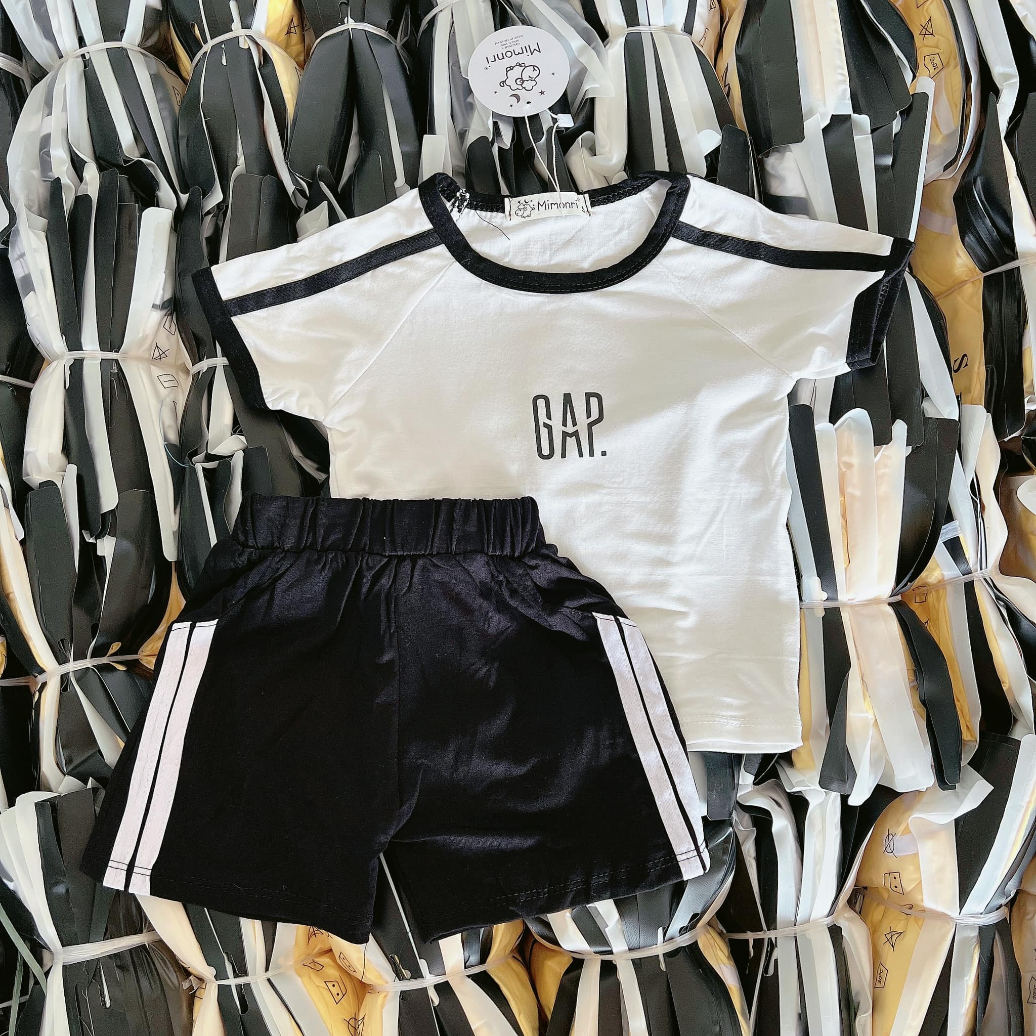 [🆕🇻🇳] Bắp Mía Kids – Thời Trang Cho Bé 🧑‍🧒❤️️👶⭐️  Mẫu xinh xắn lại về . Fom rộng hàn thoải mái cho bé lắm ạ ! Vẫn là chất thun lạnh loại 1 xịn sò , bên em buôn bán uy tín chỉ bán hàng chất lượng nên Mom y , shares-2✔️ , likes-5❤️️ , date-2024-05-22 03:58:50🇻🇳🇻🇳🇻🇳📰🆕