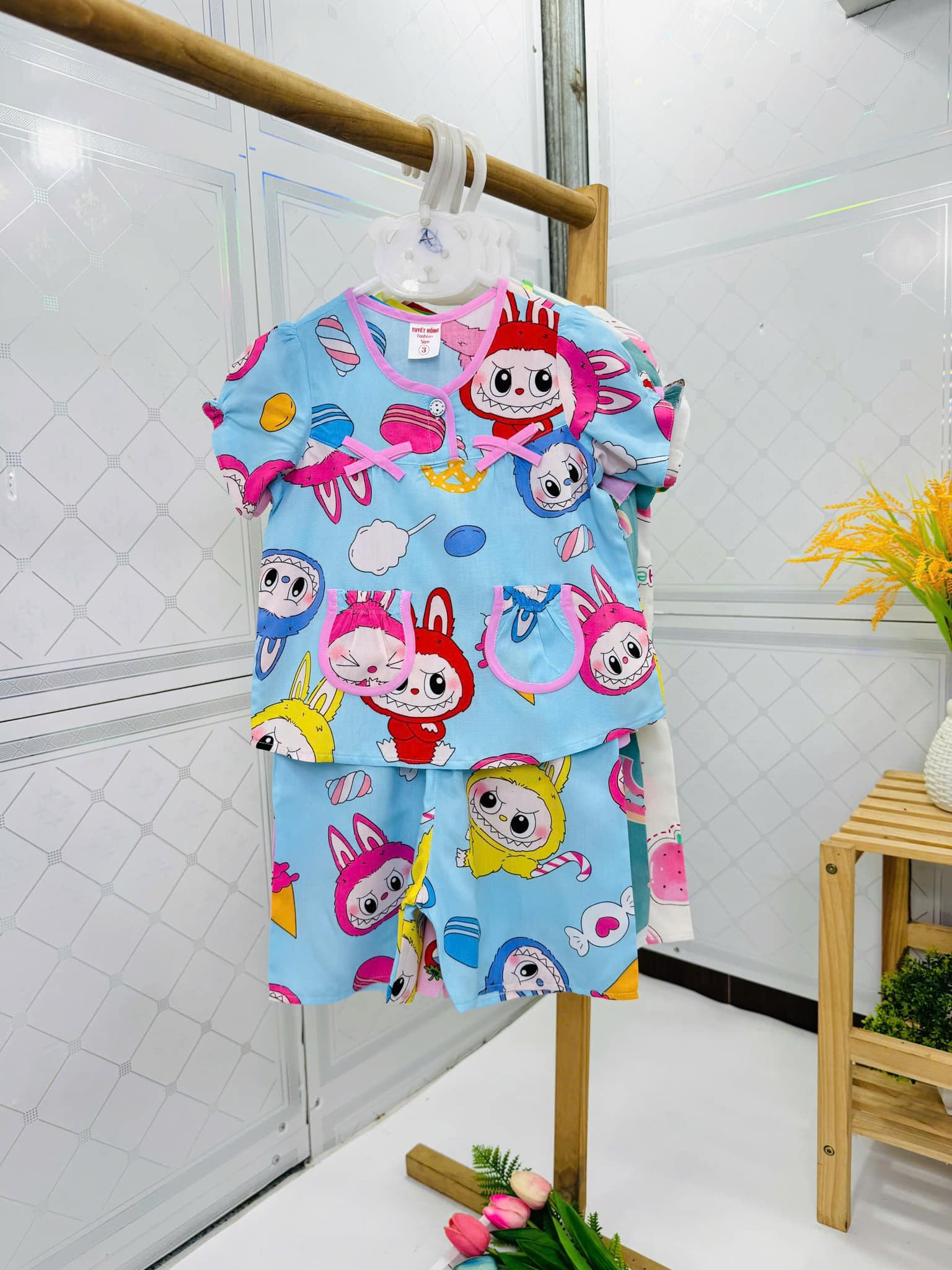 [🆕🇻🇳]  Kooi Kids – chuyên quần áo trẻ em hàng thiết kế cho bé trai bé gái 🧑‍🧒❤️️👶⭐️ Làm đôi đi các bác , trả od cho kháchhh mà xinh quáSục hàg lông mềm đẹp siêu êm chân dễ mix đồ lắm luôn #189kkkk/đôisz : 23-36OD 1-2w
, shares-0✔️ , likes-2❤️️ , date-2024-09-30 07:40:05🇻🇳🇻🇳🇻🇳📰🆕