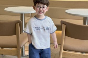 [🆕🇻🇳] Shyn Kid – Thời Trang quà tặng cho con 🧑‍🧒❤️️👶⭐️  𝐒𝐄𝐓 𝐂𝐎̣̂𝐂 𝐐𝐔𝐀̂̀𝐍 𝐁𝐎̀ 𝐓𝐎𝐌&𝐉𝐄𝐑𝐑𝐘
——————–
Size: 80-140 (9-26kg)
——————–
Chất liệu áo cotton mềm mịn sịn xò kết hợp cùng quần bò hà , shares-0✔️ , likes-3❤️️ , date-2025-03-19 21:59:29🇻🇳🇻🇳🇻🇳📰🆕