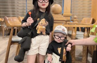 [🆕🇻🇳]  JJKIDS Fashion 🧑‍🧒❤️️👶⭐️ Mùa du lịch phông team lun là chân ái
Lên mẫu phông gia đình đẹp xe các mẹ ới ời ơiiii
Áo bé #135k áo bố mẹ #165k
E vẫn full bảng màu hơn 20 màu ạ
Full m , shares-1✔️ , likes-3❤️️ , date-2023-04-07 05:08:24🇻🇳🇻🇳🇻🇳📰🆕