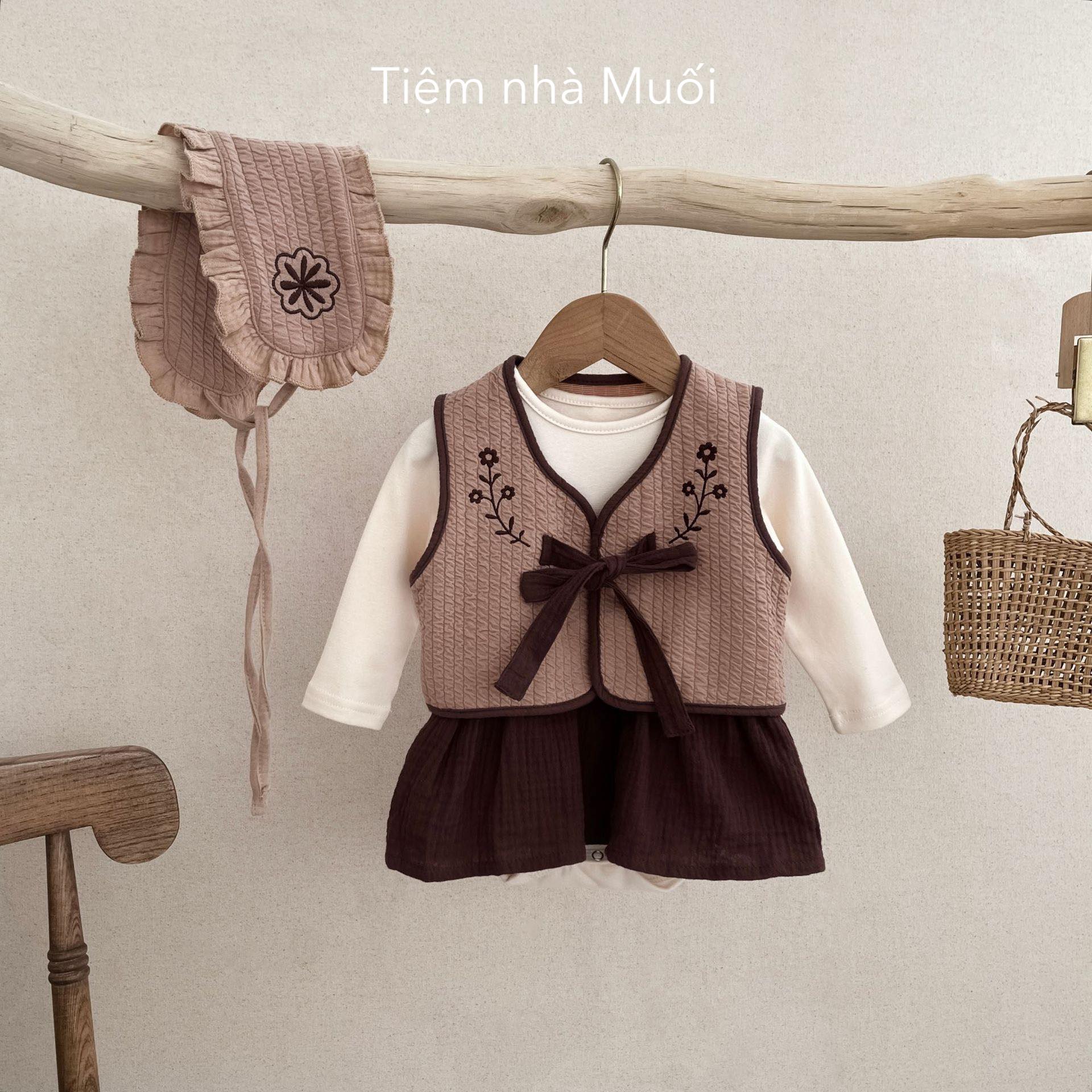 [🆕🇻🇳] Tiệm nhà Muối 🧘 Top1Yoga 🤸🏻‍♀️ Mùa mặc đồ đẹp nhất trong năm tới rồi..
Mẹ đã có đồ xinh cho bé iu chưa nhỉ 
Hẵng sẵn size 5-11kg ship ngay và luôn để bé kịp đón gió mùa nào 
Link đặt hàn , shares-1✔️ , likes-66❤️️ , date-2024-11-25 22:44:39🇻🇳🇻🇳🇻🇳📰🆕