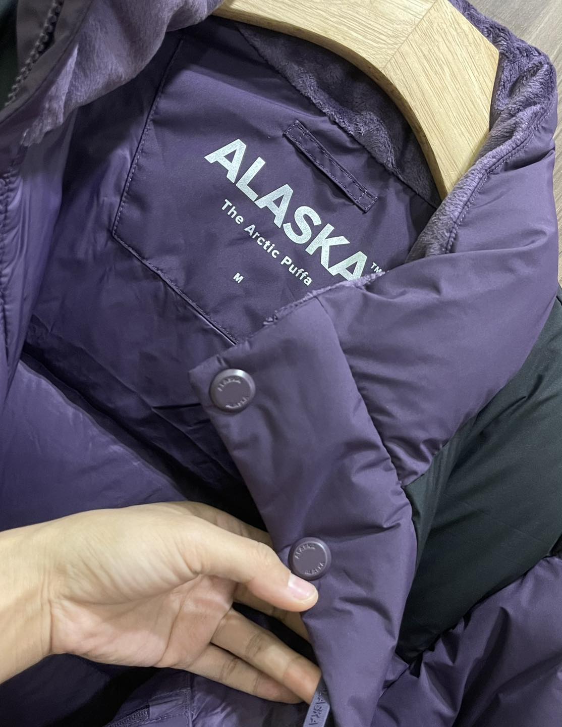 [🆕🇻🇳] HAI HUY VNXK – CHUYÊN CÁC MẶT HÀNG XUẤT KHẨU 👕 Top1Fashion 👗  áo lông vũ siêu nhẹ đại  hàn cho ac mặc đôi nhé
dáng unisex
– size :m l (95,100) màu tím
size xxl (110) màu trắng kemThời gian mở cửa từ 8h sáng – 22 , shares-0✔️ , likes-4❤️️ , date-2024-12-18 15:53:57🇻🇳🇻🇳🇻🇳📰🆕