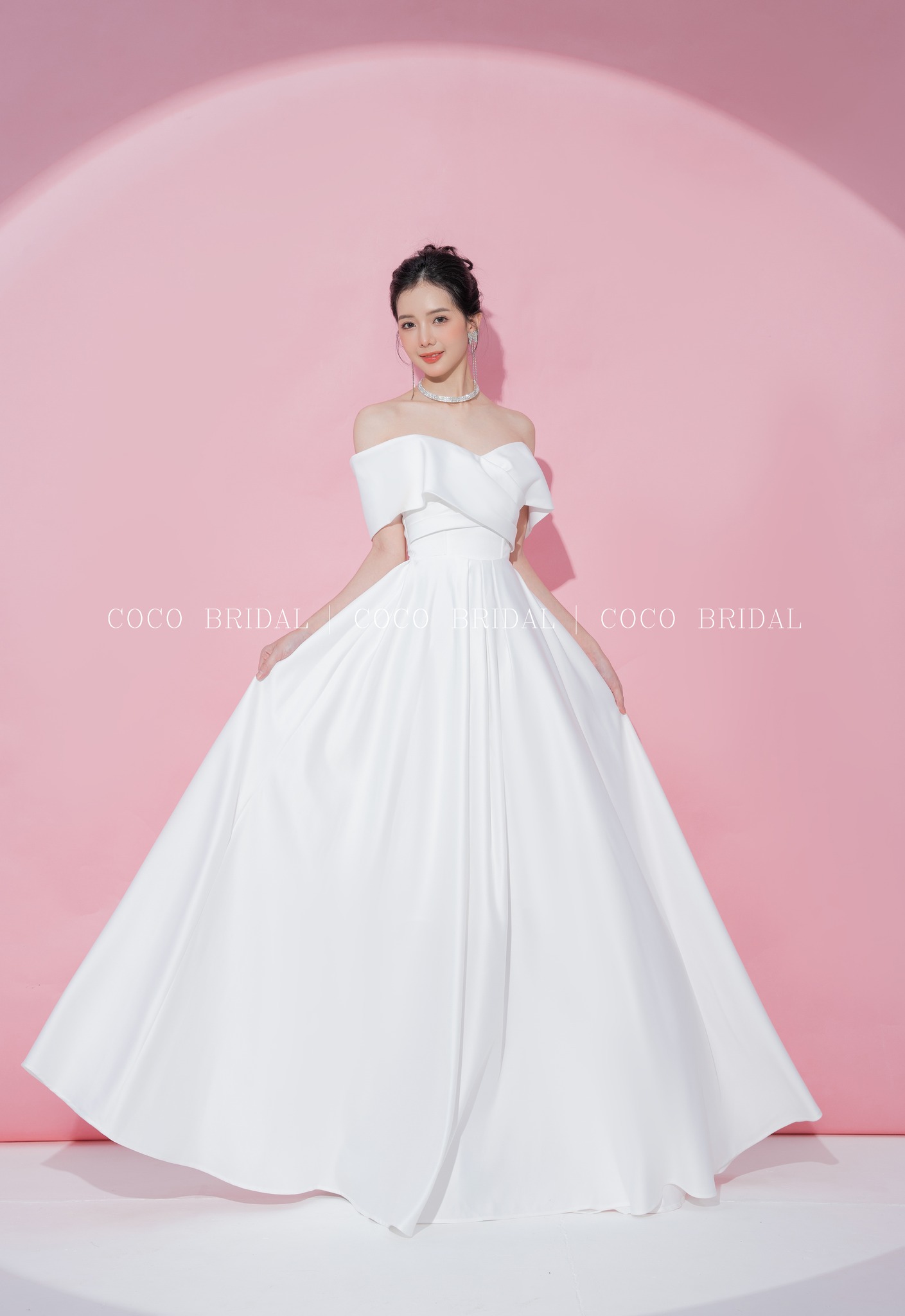 [🆕🇻🇳] EMY STORE 👕 Top1Fashion 👗  𝐄𝐍𝐃𝐋𝐄𝐒𝐒  𝐑𝐎𝐌𝐀𝐍𝐂𝐄 𝟐𝟑
“Little love….belongs to you.”
Váy cưới đi bàn là một trong những lựa chọn phổ biến cho các cô dâu muốn tạo nên sự thoải mái và dễ  , shares-0✔️ , likes-3❤️️ , date-2023-05-19 18:03:38🇻🇳🇻🇳🇻🇳📰🆕