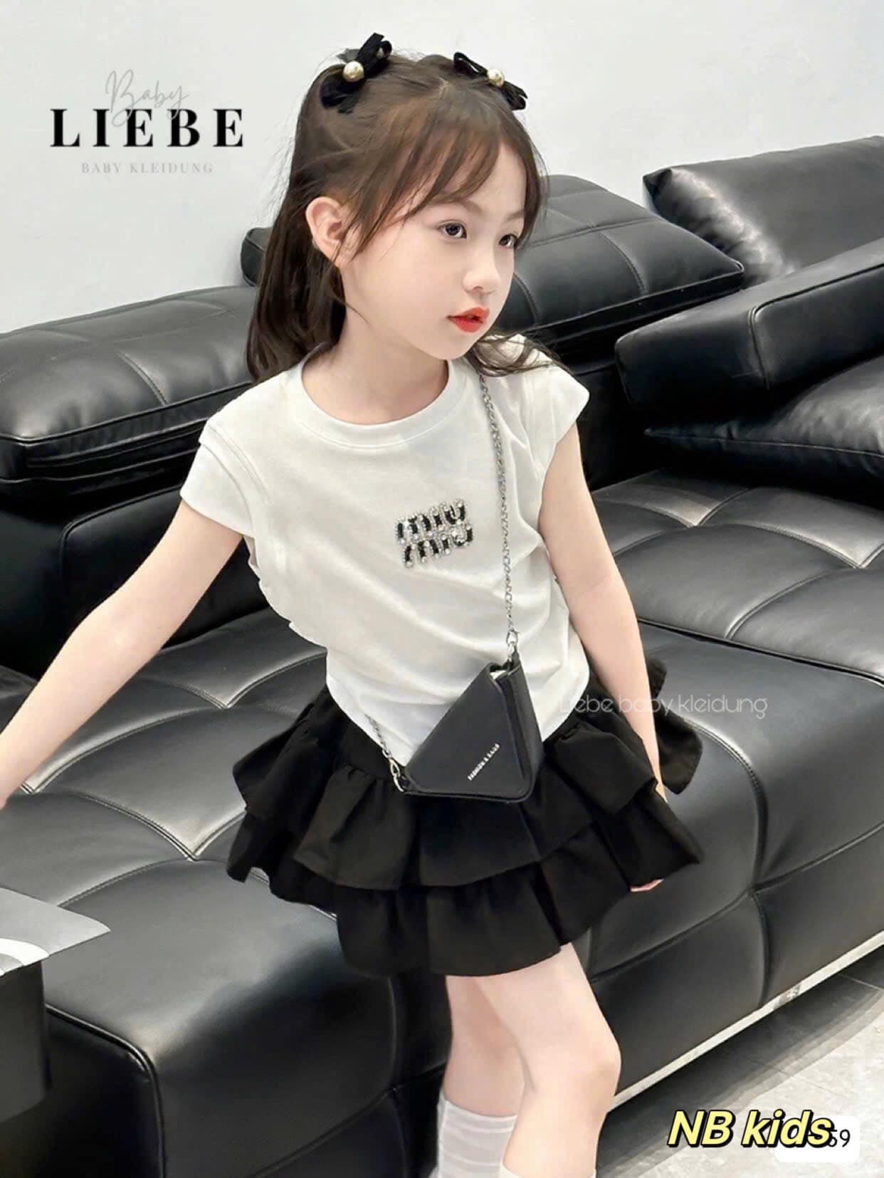 [🆕🇻🇳] Shop Mẹ Binn – Chuyên sỉ lẻ quần áo thời trang trẻ em 🧑‍🧒❤️️👶⭐️ Sét đồ trendy Miumiu hot hit, diện chơi lắm luôn a, áo cotton 4c  dễ mặc  mix cùng chân váy tầng nhún bèo hack dáng.
Kiểu basic như này bé nào diện cũng x , shares-0✔️ , likes-0❤️️ , date-2025-03-15 21:36:52🇻🇳🇻🇳🇻🇳📰🆕