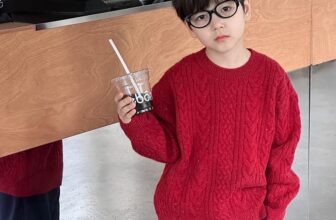 [🆕🇻🇳] 𝗕𝘂𝘁𝘁𝗲𝗿 𝗻’ – 𝗦𝗶𝗺𝗽𝗹𝗲 𝗰𝗹𝗼𝘁𝗵𝗶𝗻𝗴𝘀 𝗳𝗼𝗿 𝗸𝗶𝗱𝘀  🧑‍🧒❤️️👶⭐️ Ui trời quay qua quay lại gần đến Noel mà shop quên mất k up shop có cái áo đỏ này. Len thừng siêu dày đẹp màu đỏ ở ngoài đậm hơn ảnh nha chuẩn màu đỏ Noel , shares-0✔️ , likes-3❤️️ , date-2024-12-10 22:17:09🇻🇳🇻🇳🇻🇳📰🆕