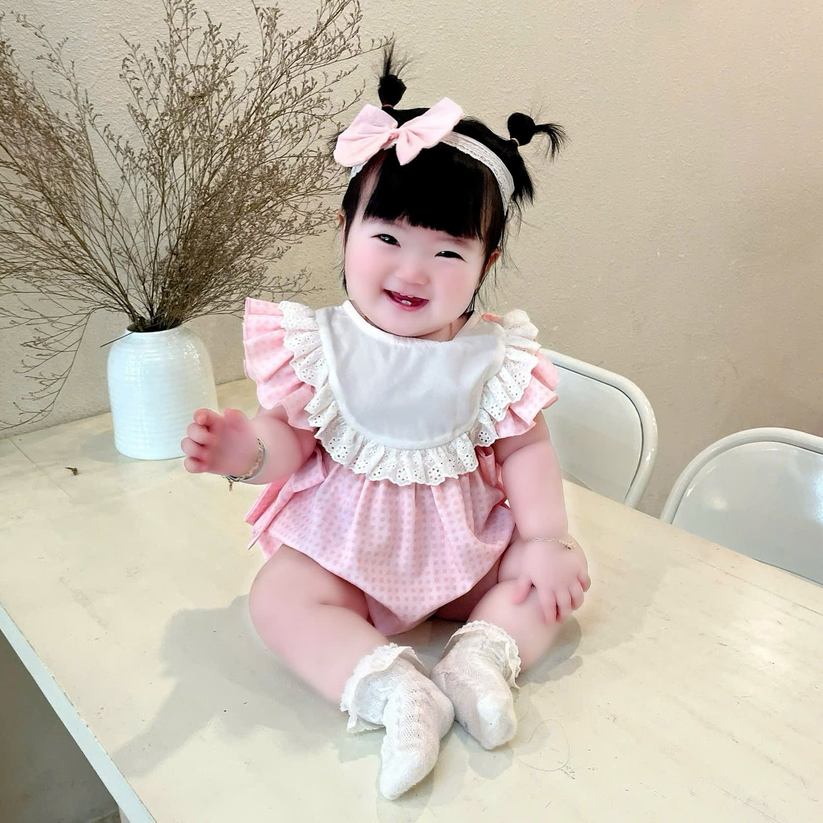 [🆕🇻🇳]  Babi Shop-Đồ thiết kế cho công chúa nhỏ của Mẹ! 🧑‍🧒❤️️👶⭐️ Body Lụa Thanh Mai mềm mịn, mát lạnh, co giãn 4 chiều, giúp bé thoải mái suốt ngày dài.
Màu sắc: Hồng dịu dàng, đáng yêu.
Size: sơ sinh-12kg
—————————————— , shares-1✔️ , likes-0❤️️ , date-2025-04-17 17:53:27🇻🇳🇻🇳🇻🇳📰🆕