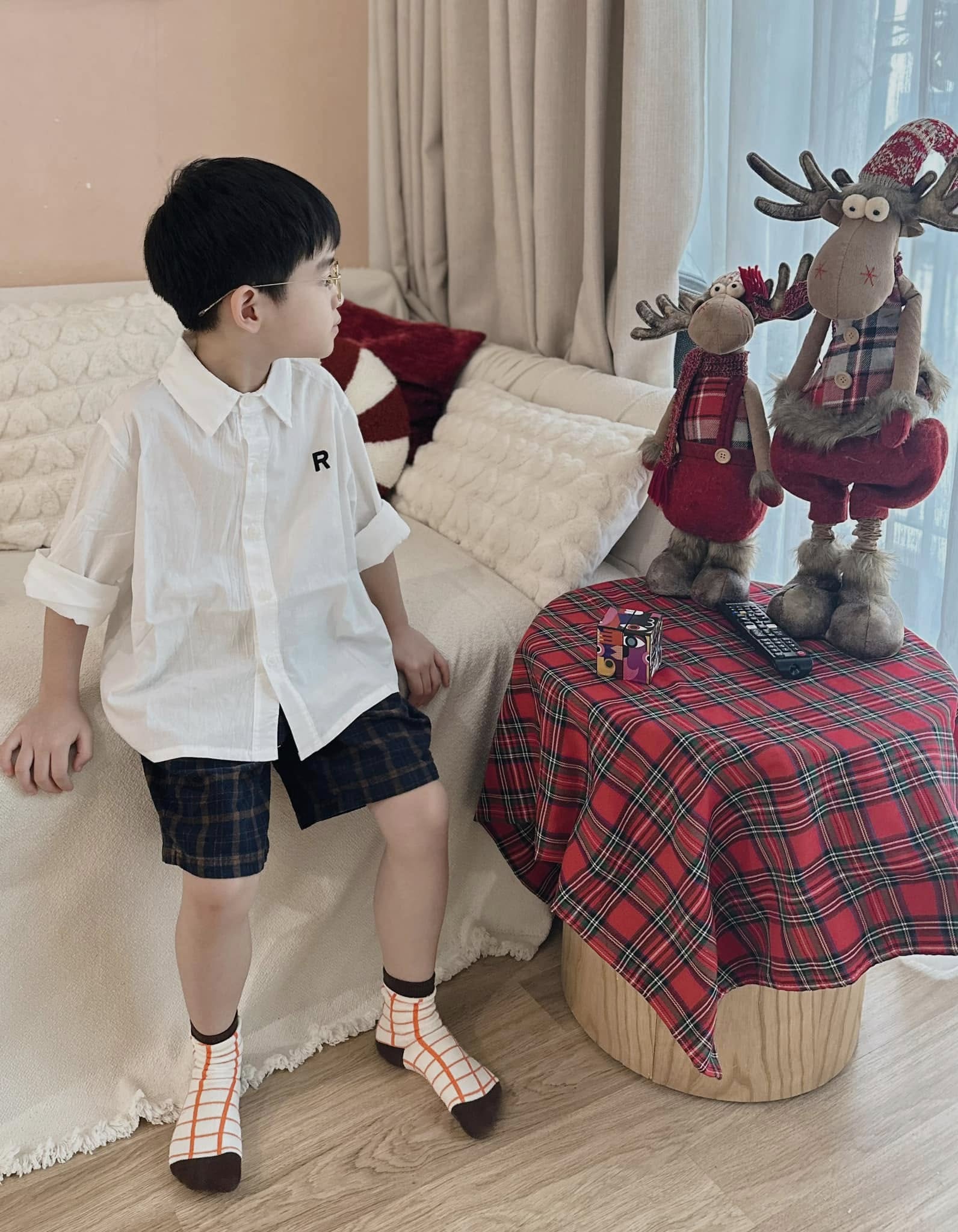 [🆕🇻🇳] 𝗕𝘂𝘁𝘁𝗲𝗿 𝗻’ – 𝗦𝗶𝗺𝗽𝗹𝗲 𝗰𝗹𝗼𝘁𝗵𝗶𝗻𝗴𝘀 𝗳𝗼𝗿 𝗸𝗶𝗱𝘀  🧑‍🧒❤️️👶⭐️ Ui trời cái dáng sơ mi này đẹp xỉu
Mặc riêng đã đẹp rồi lại còn tiện mặc luôn trong áo len nữaa
Link shopee:
______________________________________
𝗕𝘂𝘁𝘁 , shares-0✔️ , likes-5❤️️ , date-2024-12-07 02:54:12🇻🇳🇻🇳🇻🇳📰🆕