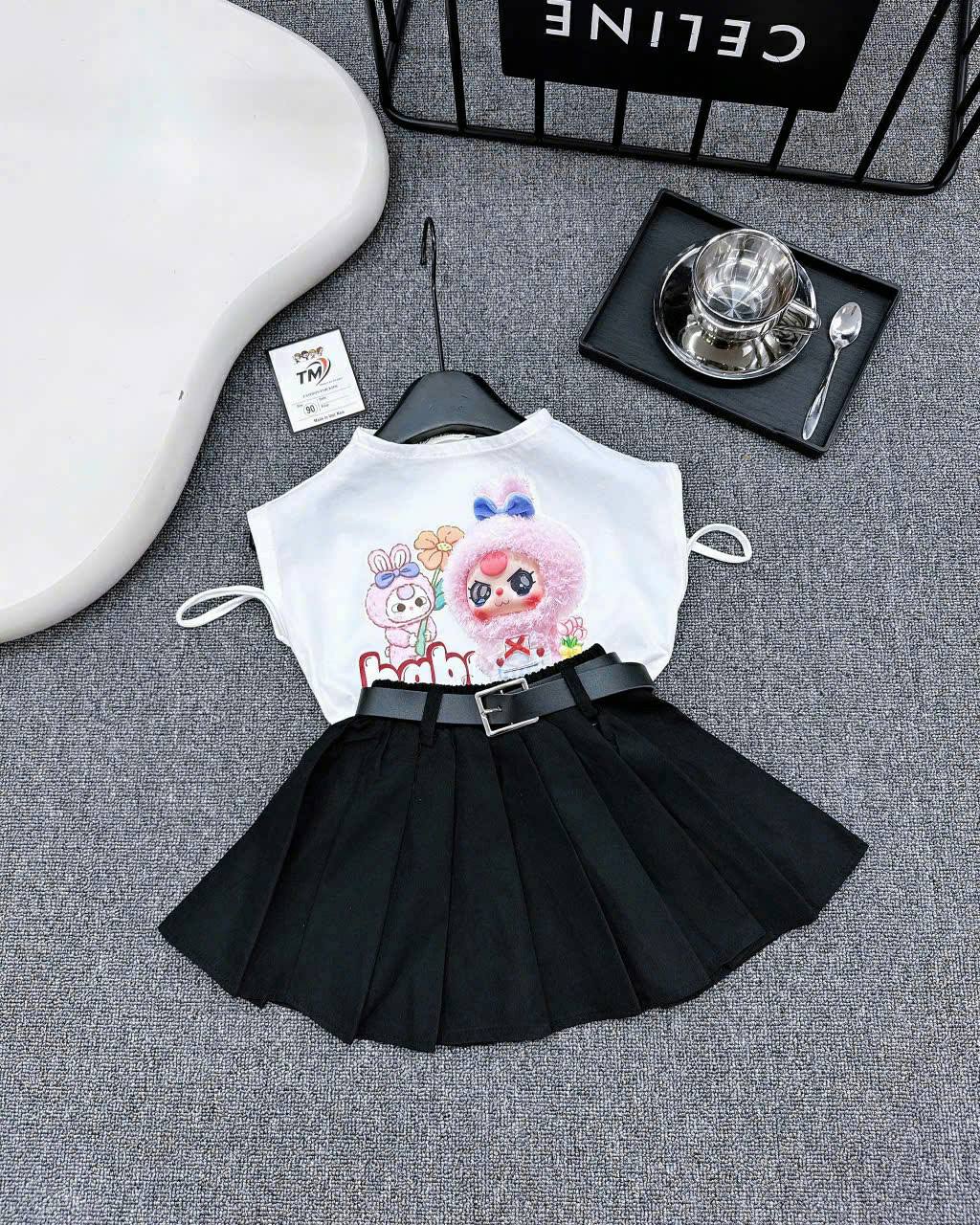 [🆕🇻🇳] Chuyên Quần Aó Trẻ Em – B.C Angles 🧑‍🧒❤️️👶⭐️  𝑿𝒊𝒏𝒉 𝒈𝒊̀ 𝒎𝒂̀ 𝒙𝒊𝒏𝒉 𝒛𝒊̣ 𝒖𝒍𝒕
Set bình thường đã xinh lại còn thêm hình baby three hot trend nữa thì nhất định phải ring ngay rồi. Áo tay hến hình ép nhiệt  , shares-0✔️ , likes-1❤️️ , date-2025-03-27 01:50:10🇻🇳🇻🇳🇻🇳📰🆕