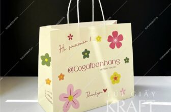 [🆕🇻🇳] Túi Giấy Kraft – Chuyên các loại túi giấy Kraft và giấy gói hàng giá rẻ, thân thiện với môi trường 🎨 Top1Designs ✨  Túi giấy kraft trắng, in logo và nền màu, quai giấy xoắn trắng.
————————–
#temdan #tem #sticker #tuigiaynguyendesign  #logodan #paperbag # , shares-0✔️ , likes-0❤️️ , date-2025-05-07 03:39:53🇻🇳🇻🇳🇻🇳📰🆕
