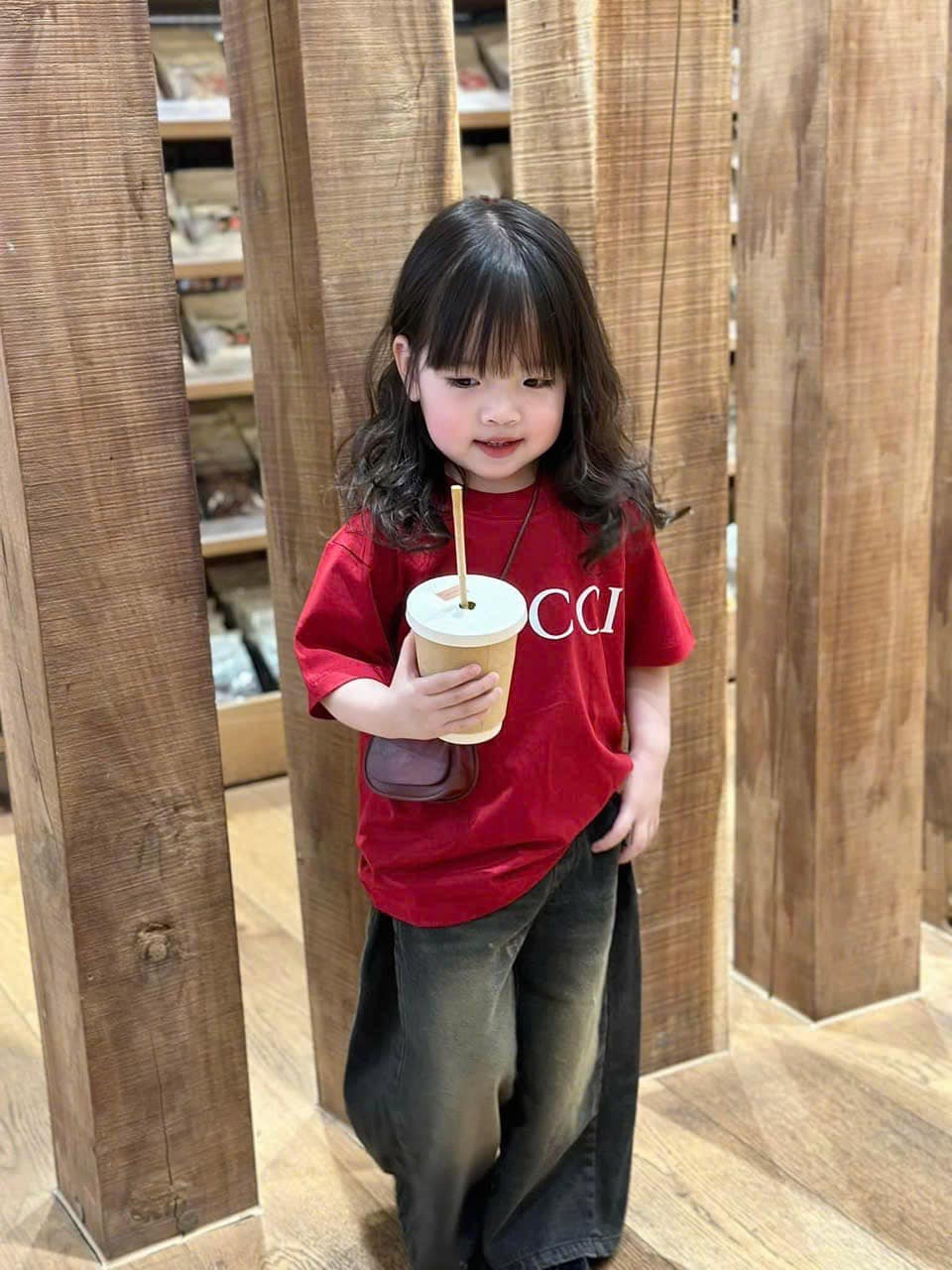 [🆕🇻🇳] Twentyfive Fashion Jeans 👕 Top1Fashion 👗  MUST – HAVE ITEM || Chi\u1ebfc qu\u1ea7n qu\u1ed1c d\u00e2n cho n\u00e0ng c\u00f4ng s\u1edf hi\u1ec7n \u0111\u1ea1i!\nThi\u1ebft k\u1ebf \u1ed1ng \u0111\u1 , shares-3✔️ , likes-142❤️️ , date-2025-05-14 00:14:23🇻🇳🇻🇳🇻🇳📰🆕